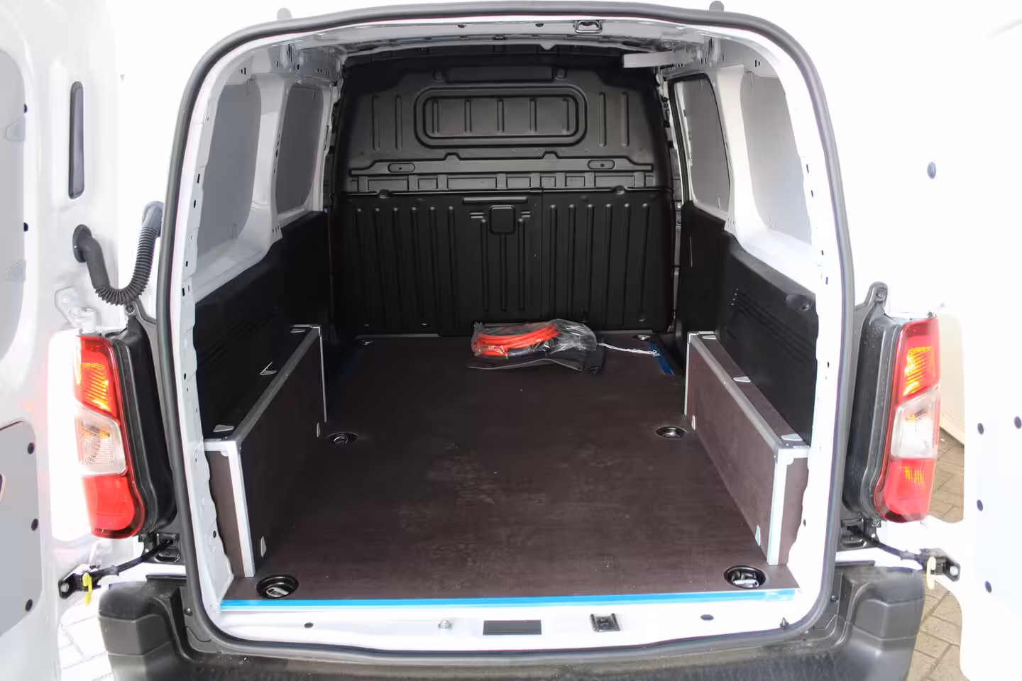 Opel Combo Electric 50 kWh L2 | Reservewiel | 1 sleutel met afstandsbediening, 1 zonder | 11 kW - 3 fase AC la