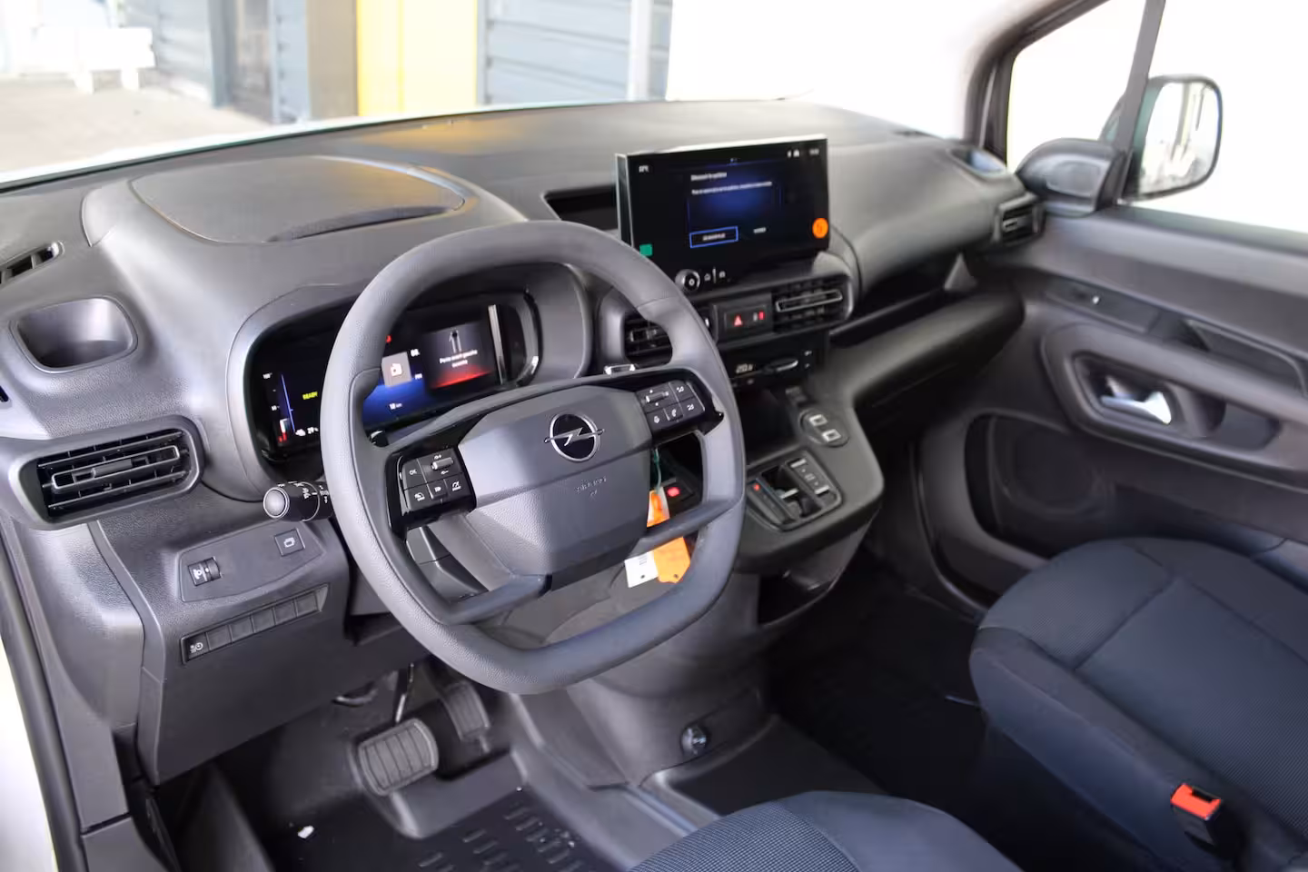 Opel Combo Electric 50 kWh L2 | Reservewiel | 1 sleutel met afstandsbediening, 1 zonder | 11 kW - 3 fase AC la