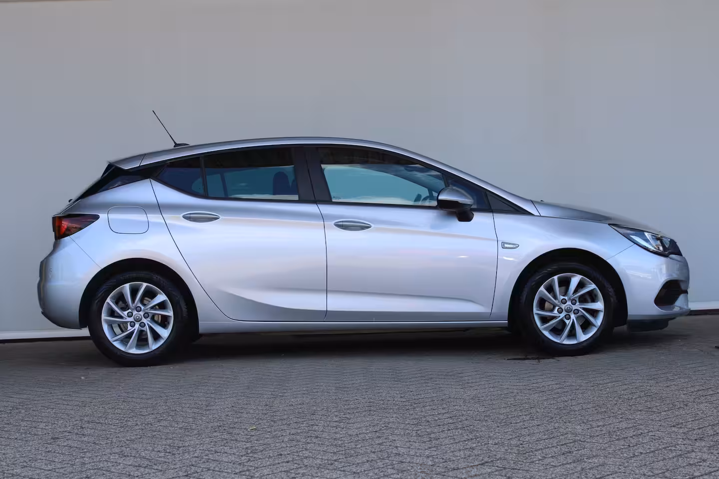 Opel Astra 1.4 Edition 2020 | Navigatie | Cruise control | Parkeersensoren | Stoel- & stuurverwarming