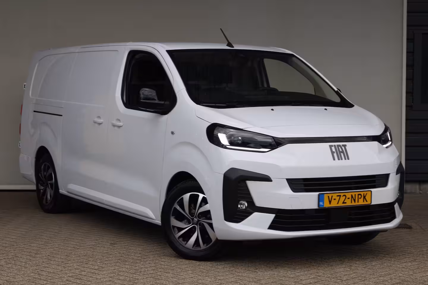 Fiat E-Scudo L3 75 kWh | Cruise control | Bumpers in kleur | Laadruimtebetimmering | Full-LED koplampen