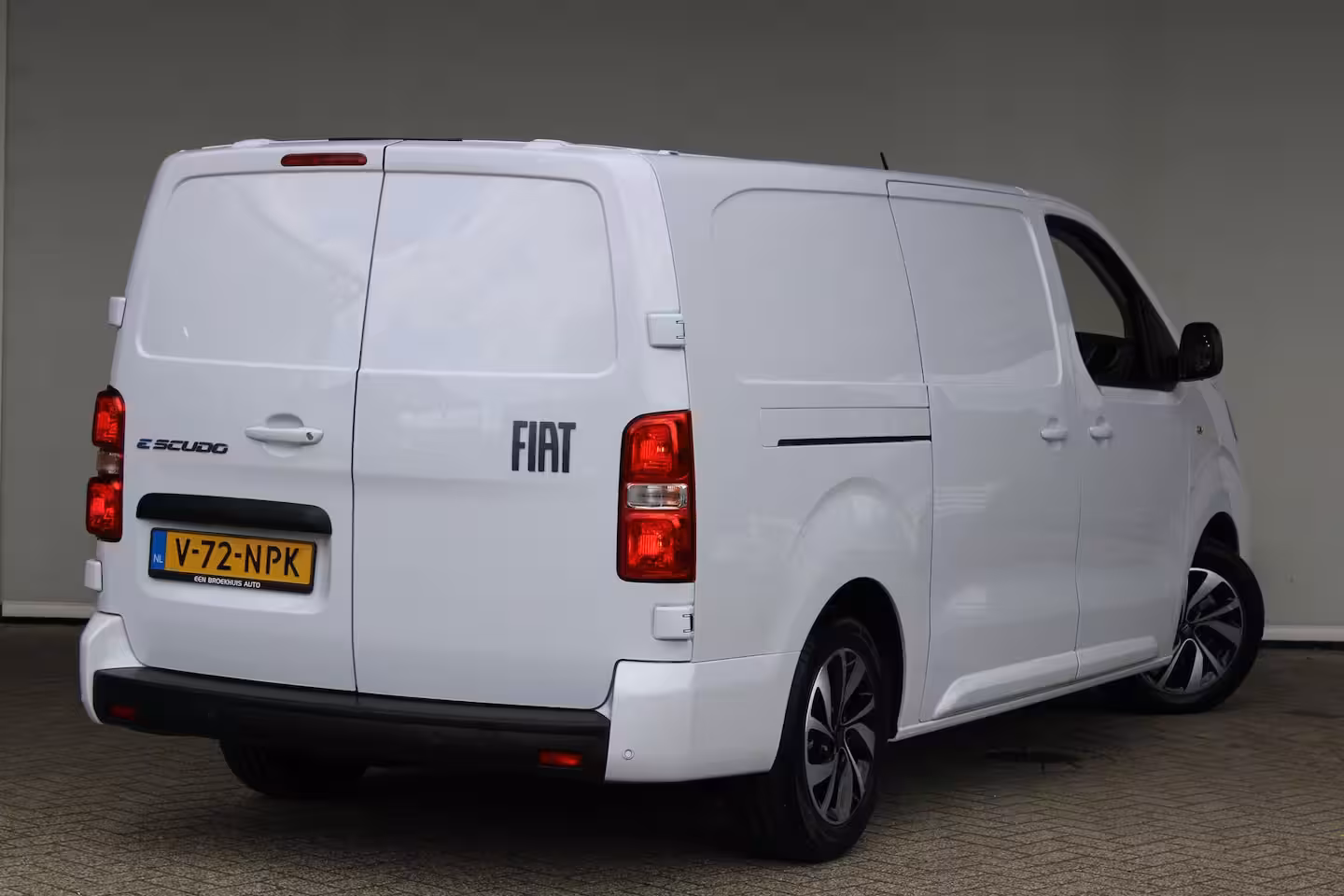 Fiat E-Scudo L3 75 kWh | Cruise control | Bumpers in kleur | Laadruimtebetimmering | Full-LED koplampen