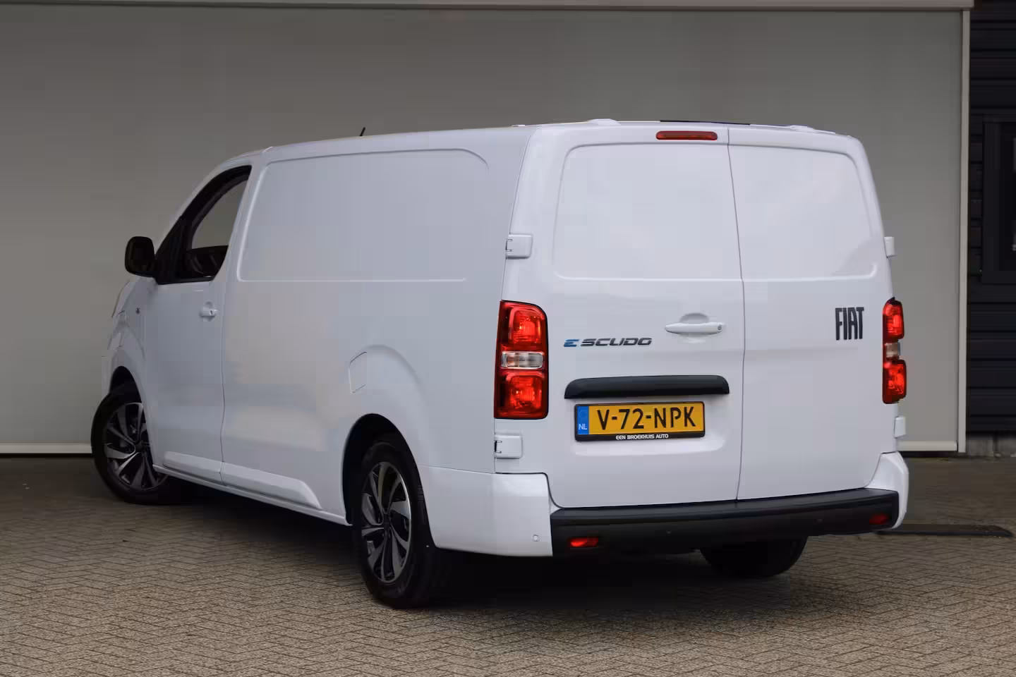 Fiat E-Scudo L3 75 kWh | Cruise control | Bumpers in kleur | Laadruimtebetimmering | Full-LED koplampen
