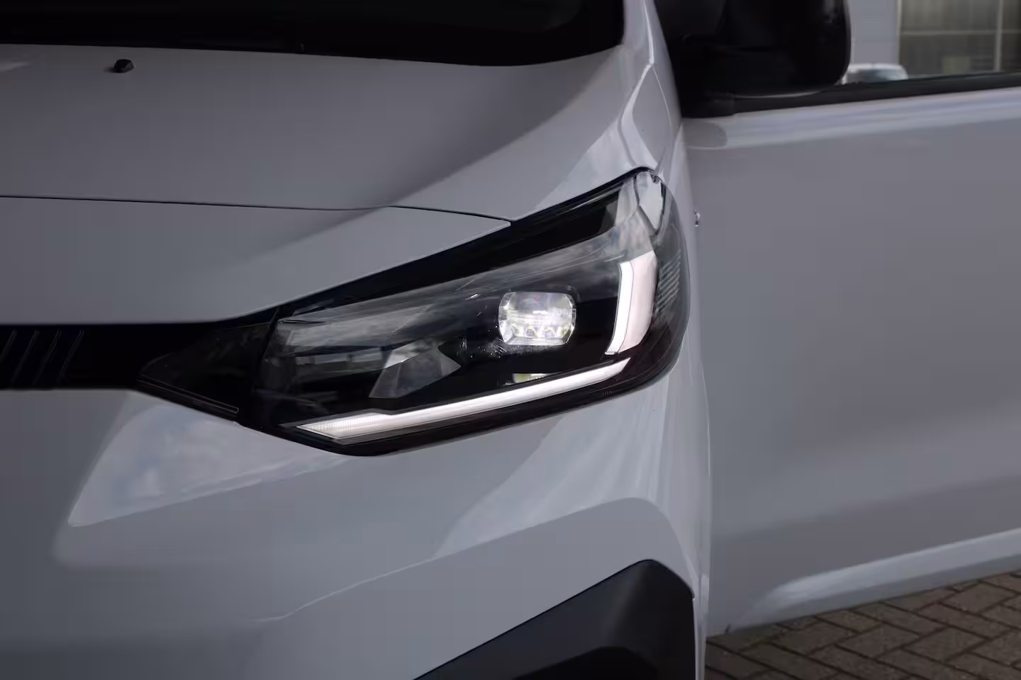 Fiat E-Scudo L3 75 kWh | Cruise control | Bumpers in kleur | Laadruimtebetimmering | Full-LED koplampen