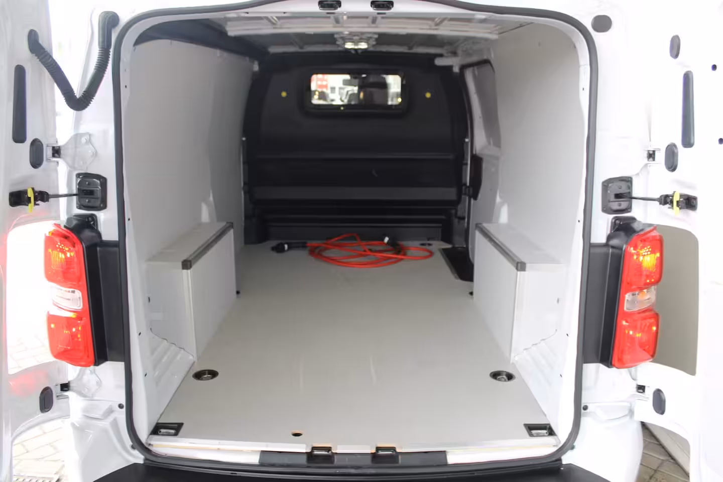 Fiat E-Scudo L3 75 kWh | Cruise control | Bumpers in kleur | Laadruimtebetimmering | Full-LED koplampen