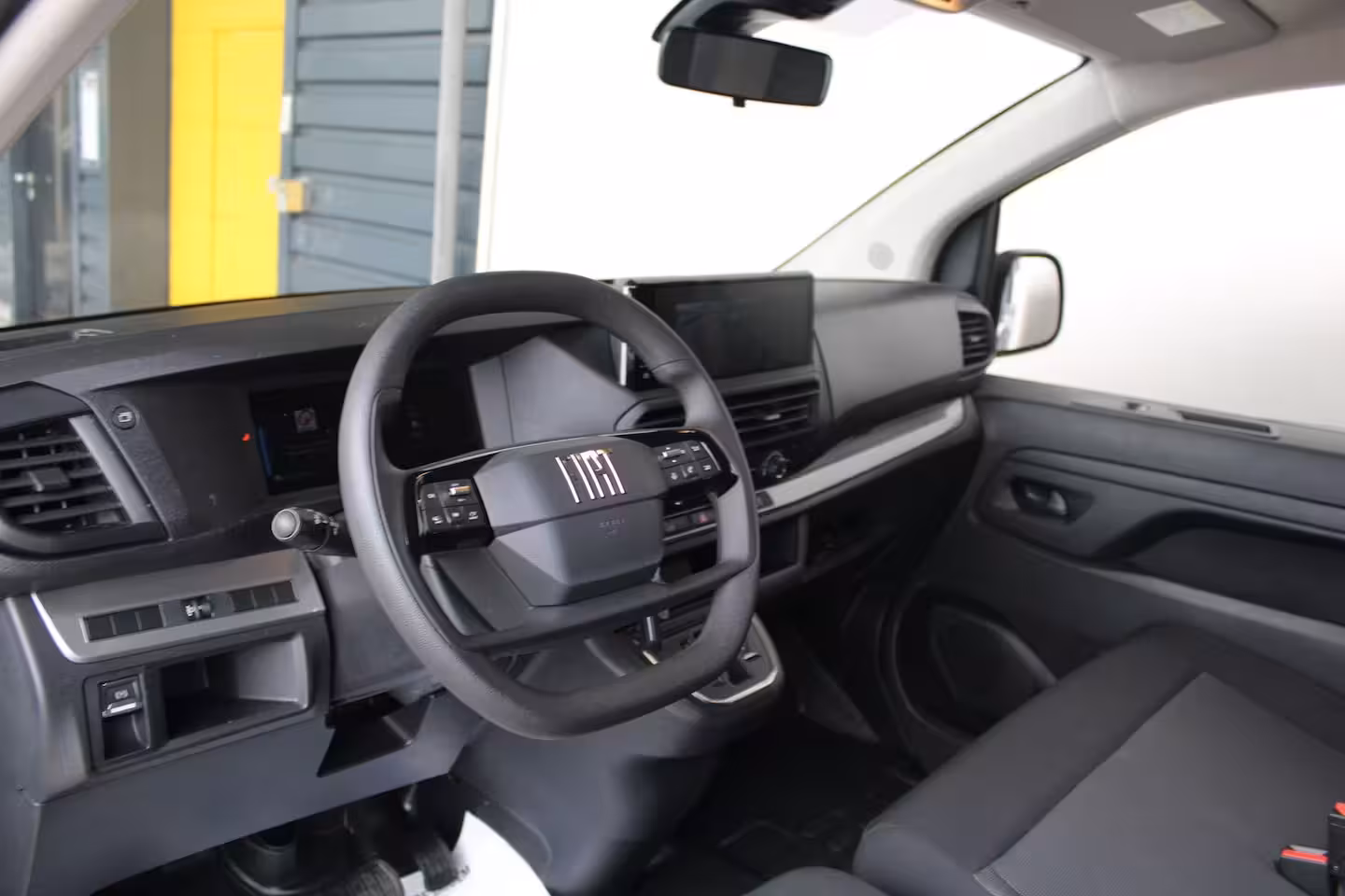 Fiat E-Scudo L3 75 kWh | Cruise control | Bumpers in kleur | Laadruimtebetimmering | Full-LED koplampen