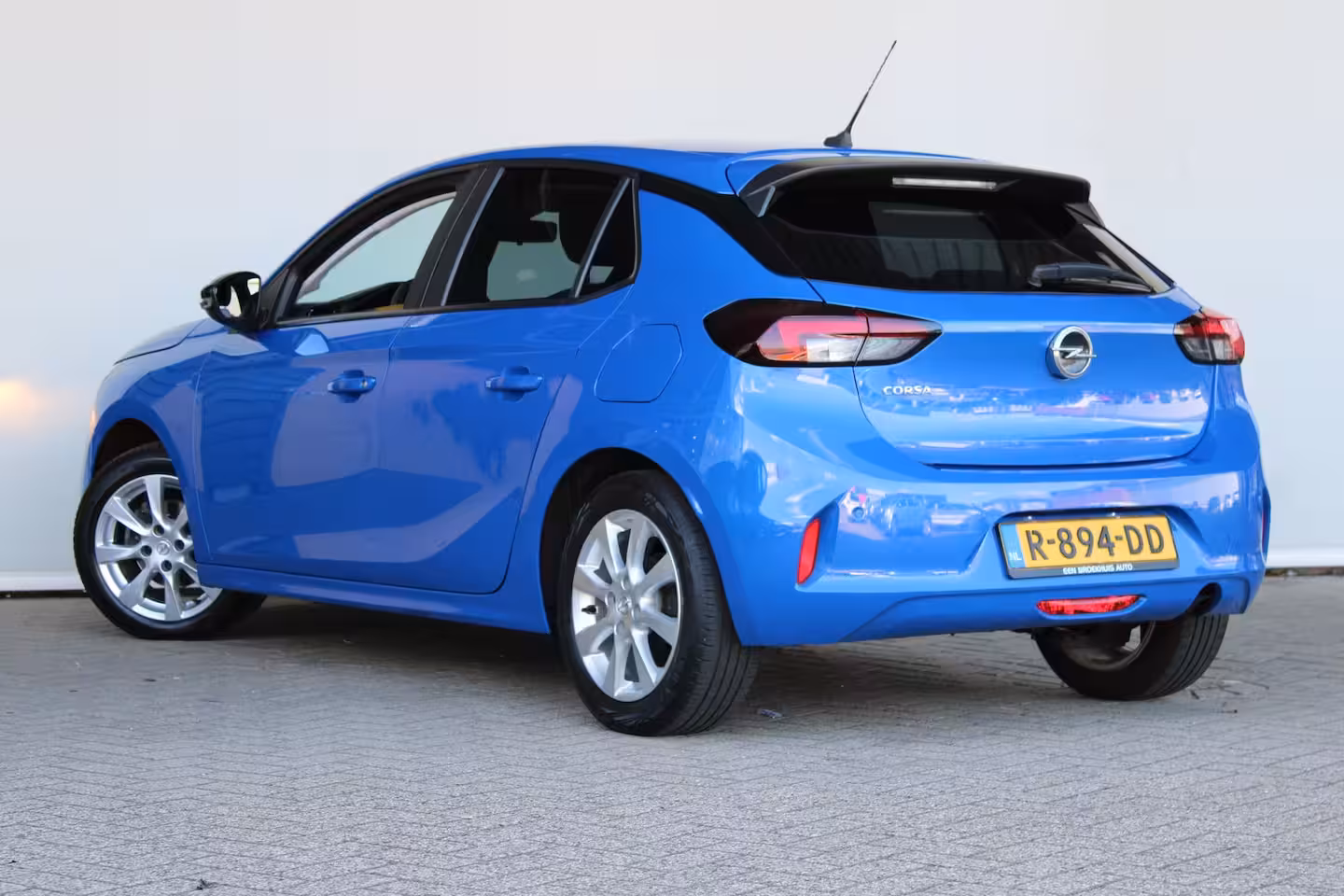 Opel Corsa 1.2 Edition | Parkeersensoren achter | Cruise control | 16` lichtmetalen velgen |