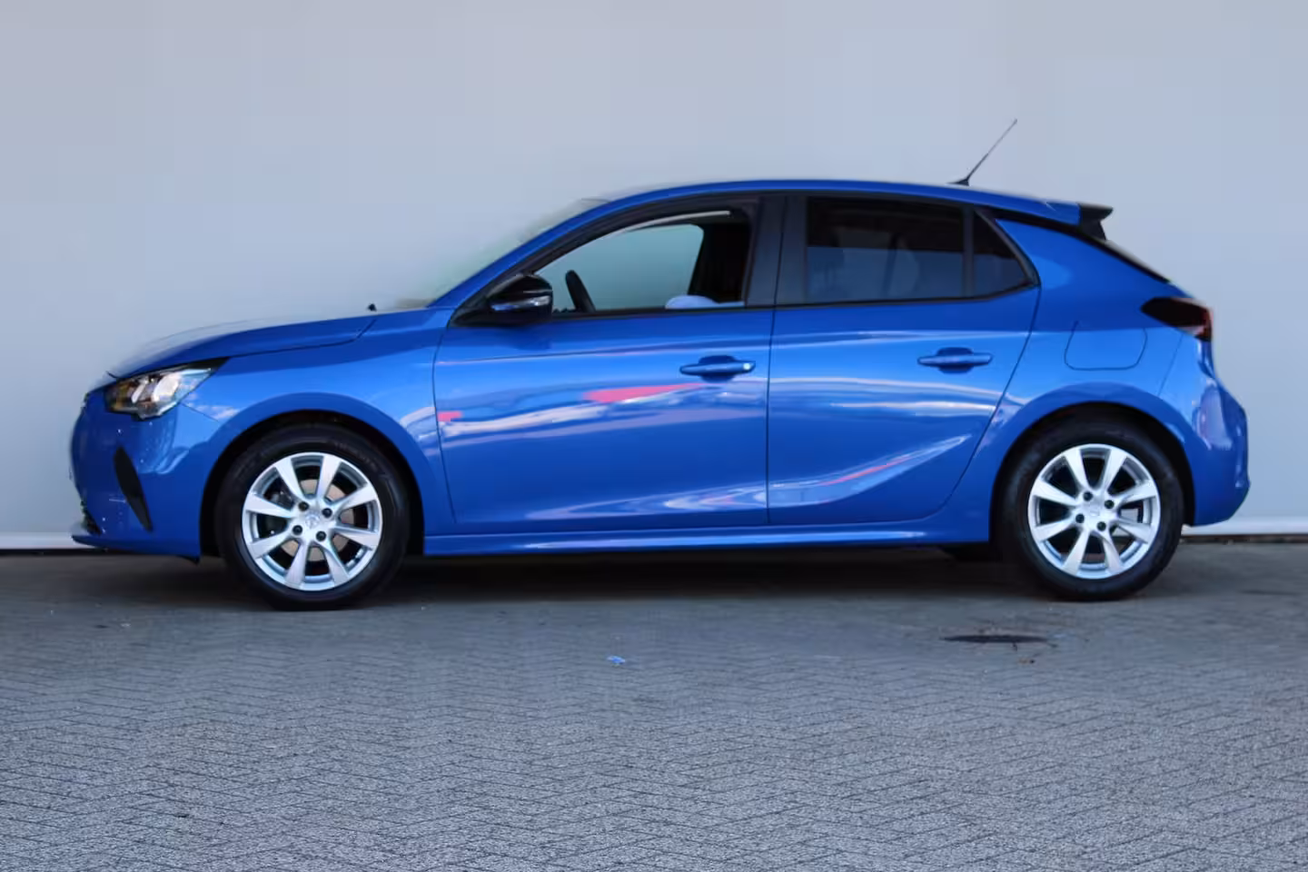 Opel Corsa 1.2 Edition | Parkeersensoren achter | Cruise control | 16` lichtmetalen velgen |