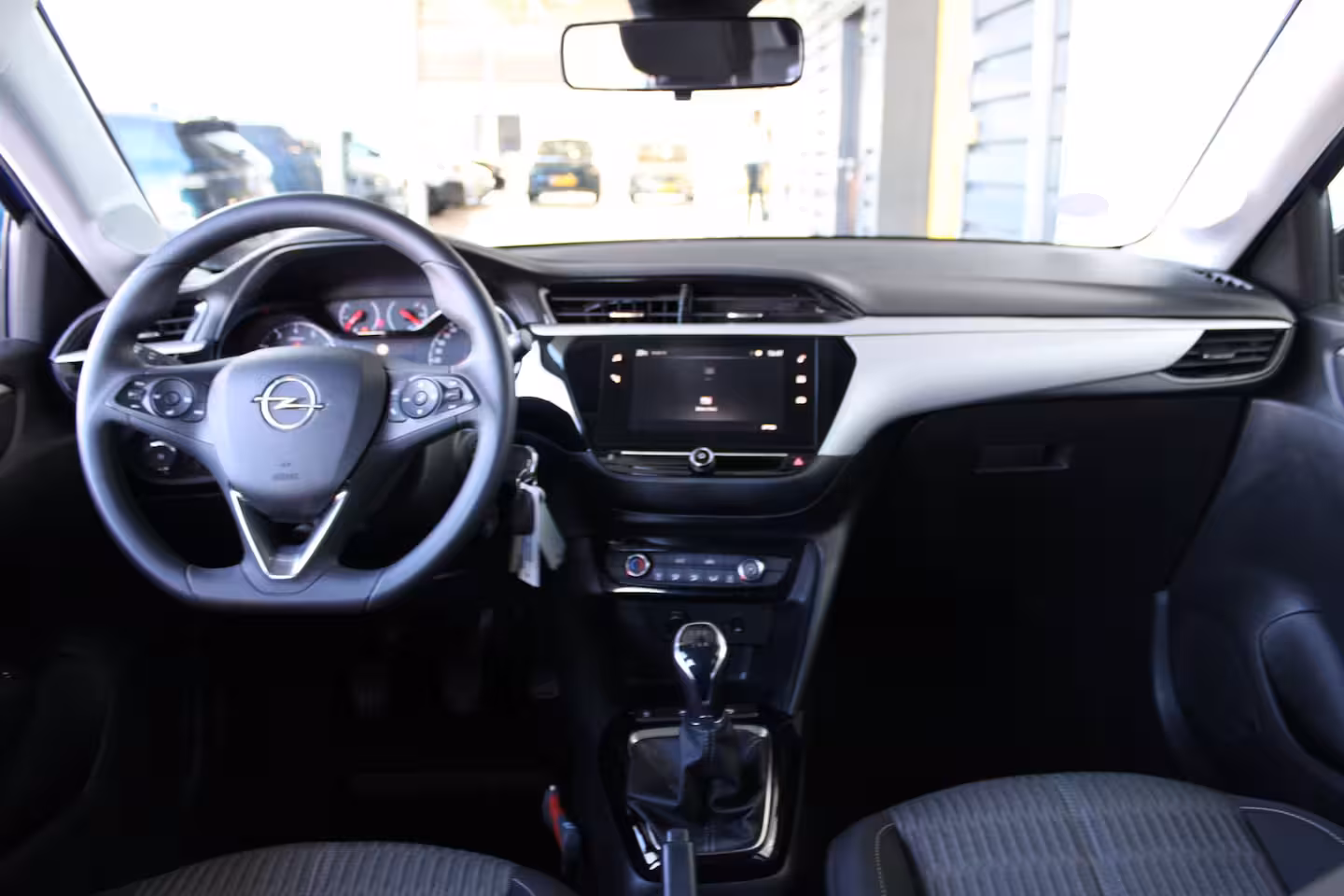 Opel Corsa 1.2 Edition | Parkeersensoren achter | Cruise control | 16` lichtmetalen velgen |