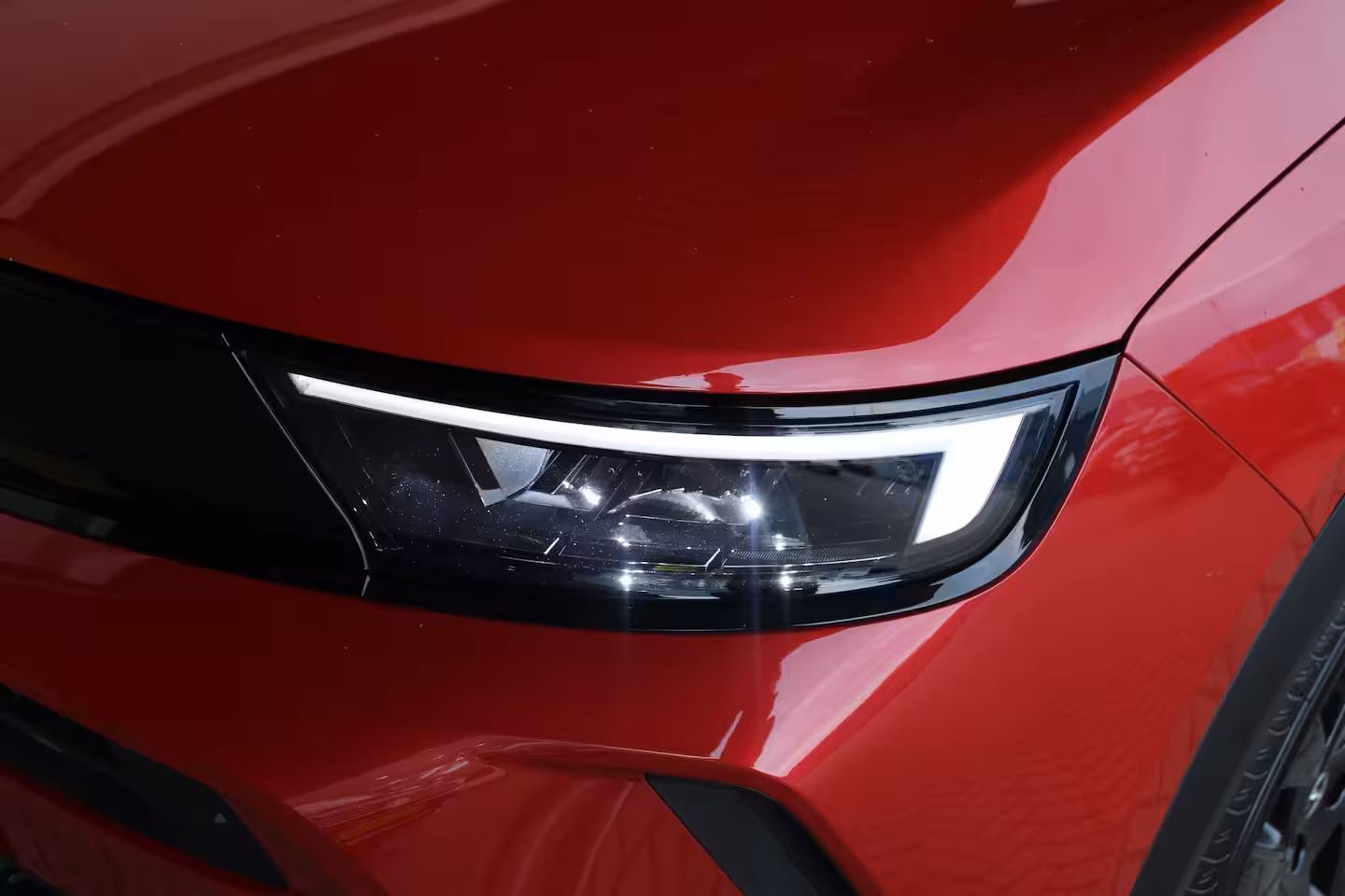 Opel Mokka-e GS Line 50-kWh 11kw bl. | Warmtepomp | Stoel en stuurverwarming | Climate control | Achter