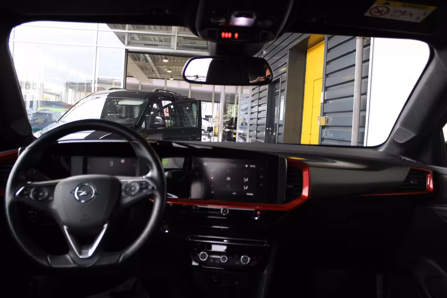 Opel Mokka-e GS Line 50-kWh 11kw bl. | Warmtepomp | Stoel en stuurverwarming | Climate control | Achter