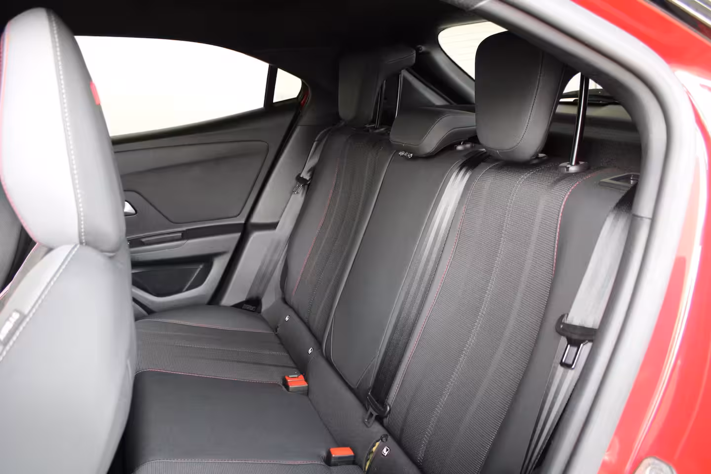 Opel Mokka-e GS Line 50-kWh 11kw bl. | Warmtepomp | Stoel en stuurverwarming | Climate control | Achter