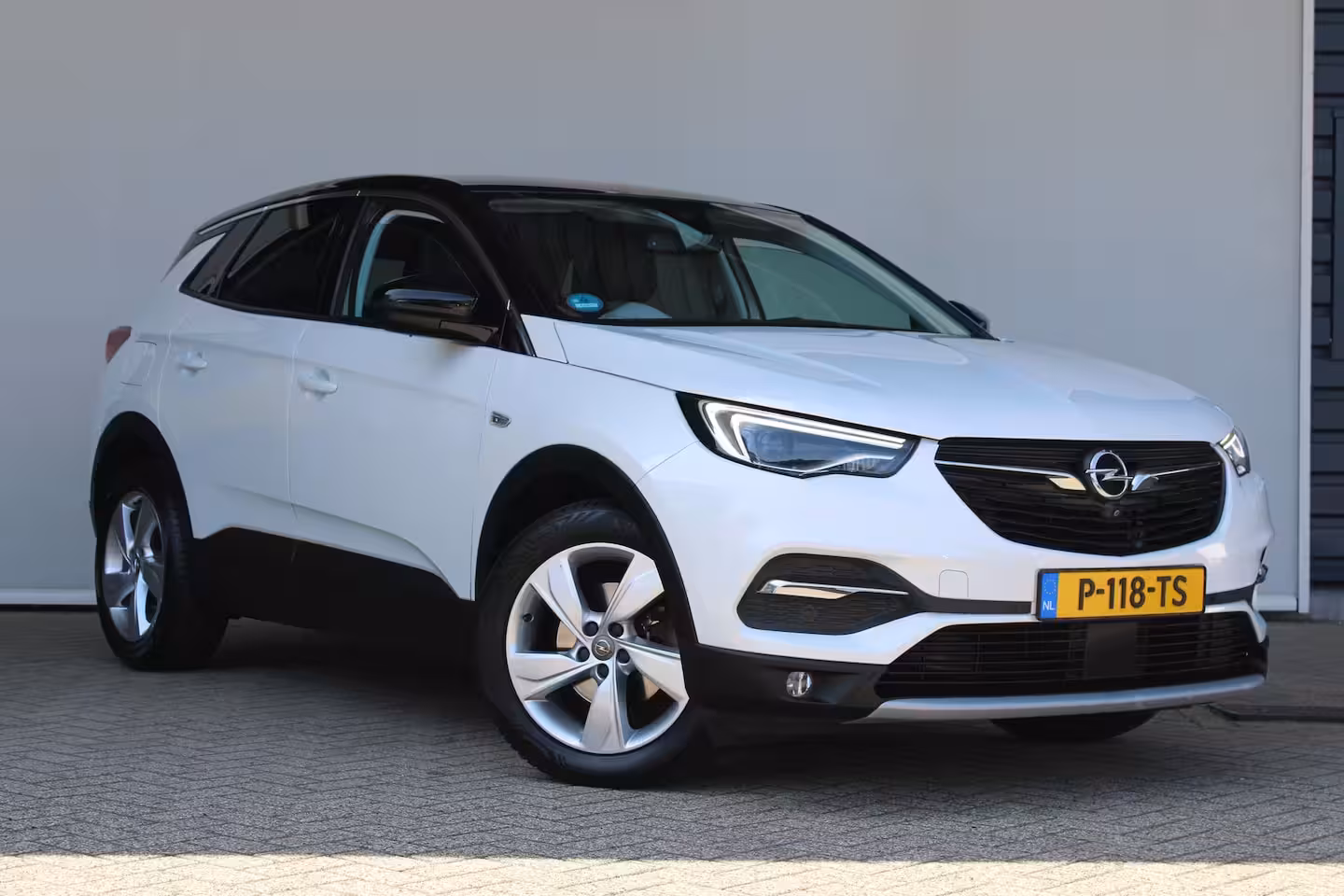 Opel Grandland X 1.6 Turbo Ultimate | 360 Camera | Achterbankverwarming | Afneembare trekhaak | Cruise cont