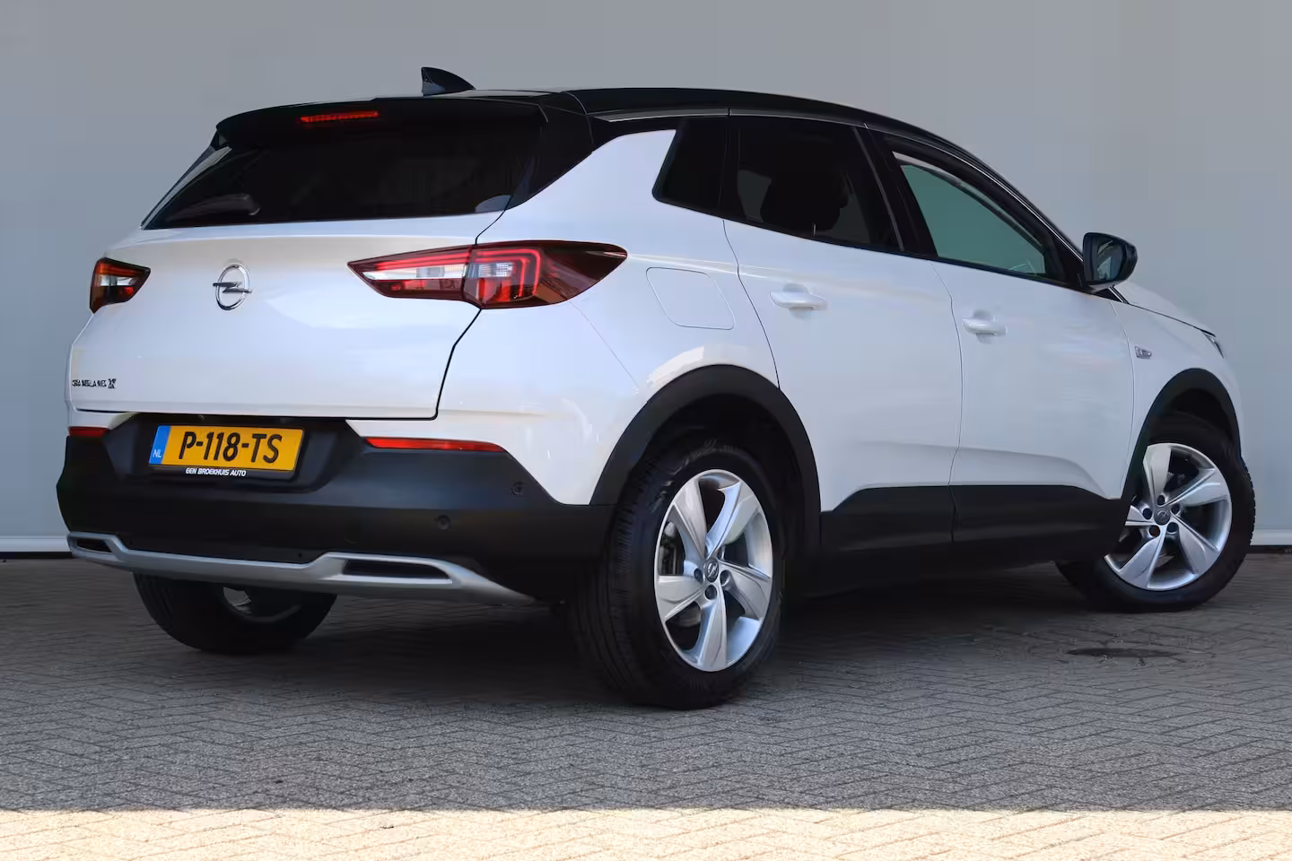 Opel Grandland X 1.6 Turbo Ultimate | 360 Camera | Achterbankverwarming | Afneembare trekhaak | Cruise cont