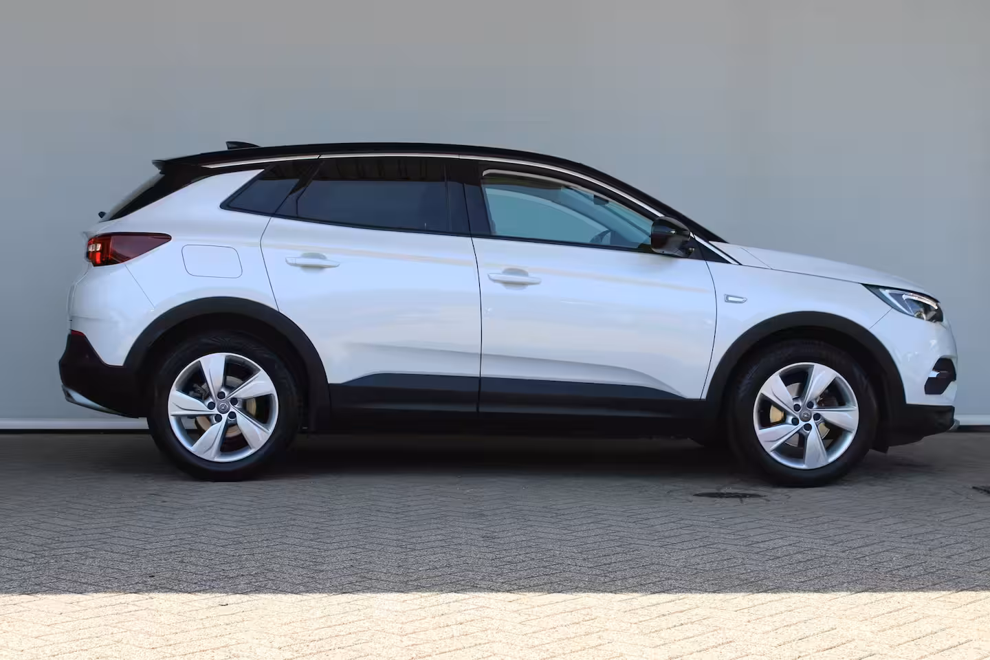 Opel Grandland X 1.6 Turbo Ultimate | 360 Camera | Achterbankverwarming | Afneembare trekhaak | Cruise cont
