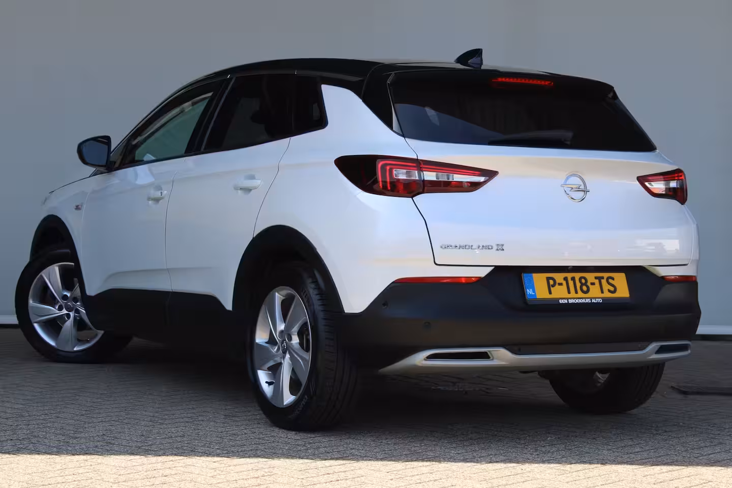 Opel Grandland X 1.6 Turbo Ultimate | 360 Camera | Achterbankverwarming | Afneembare trekhaak | Cruise cont