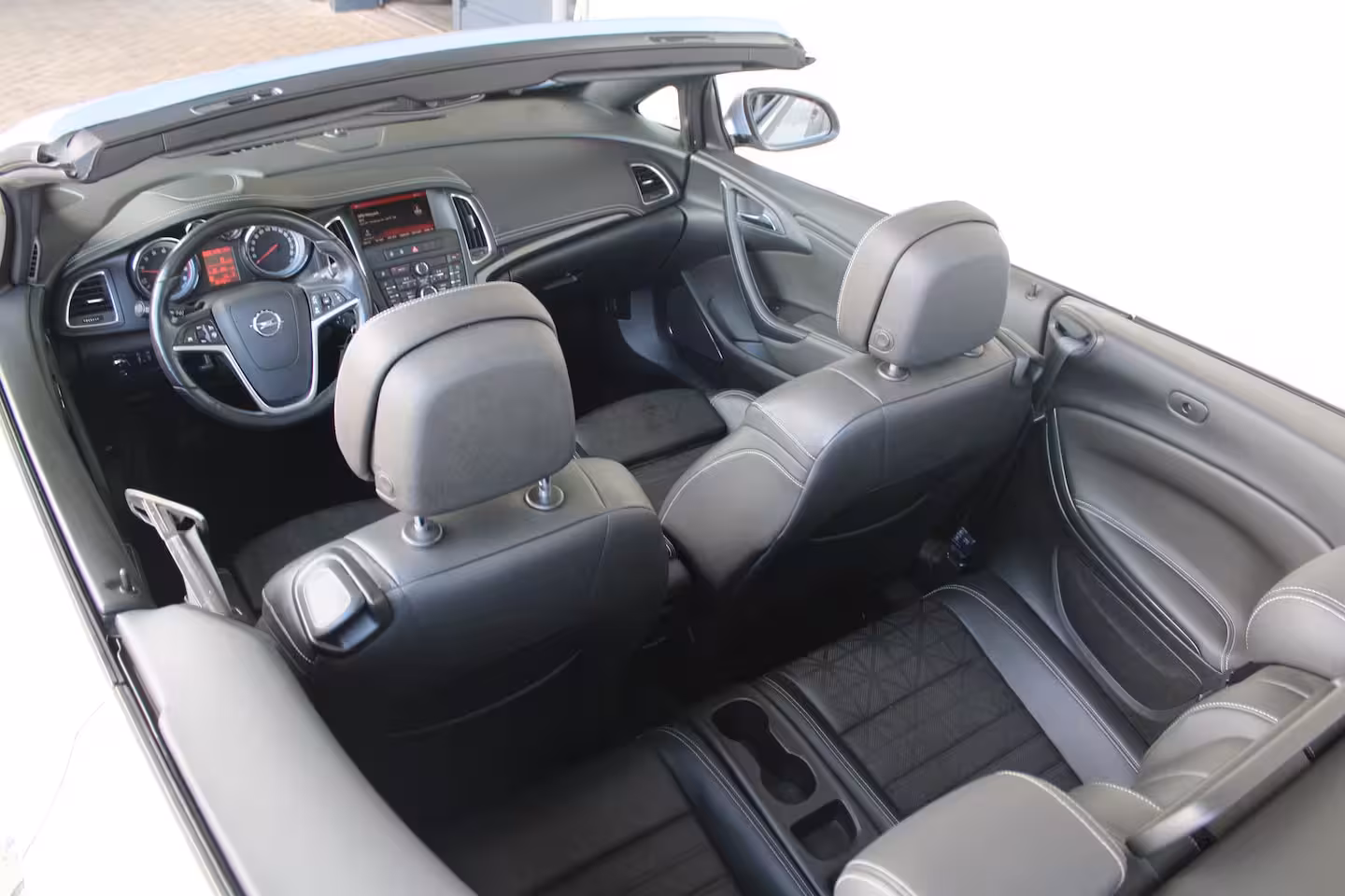 Opel Cascada 1.4 Turbo ecoFLEX Cosmo | AGR stoelen | Lederen bekleding | Navi | Parkeersensoren |