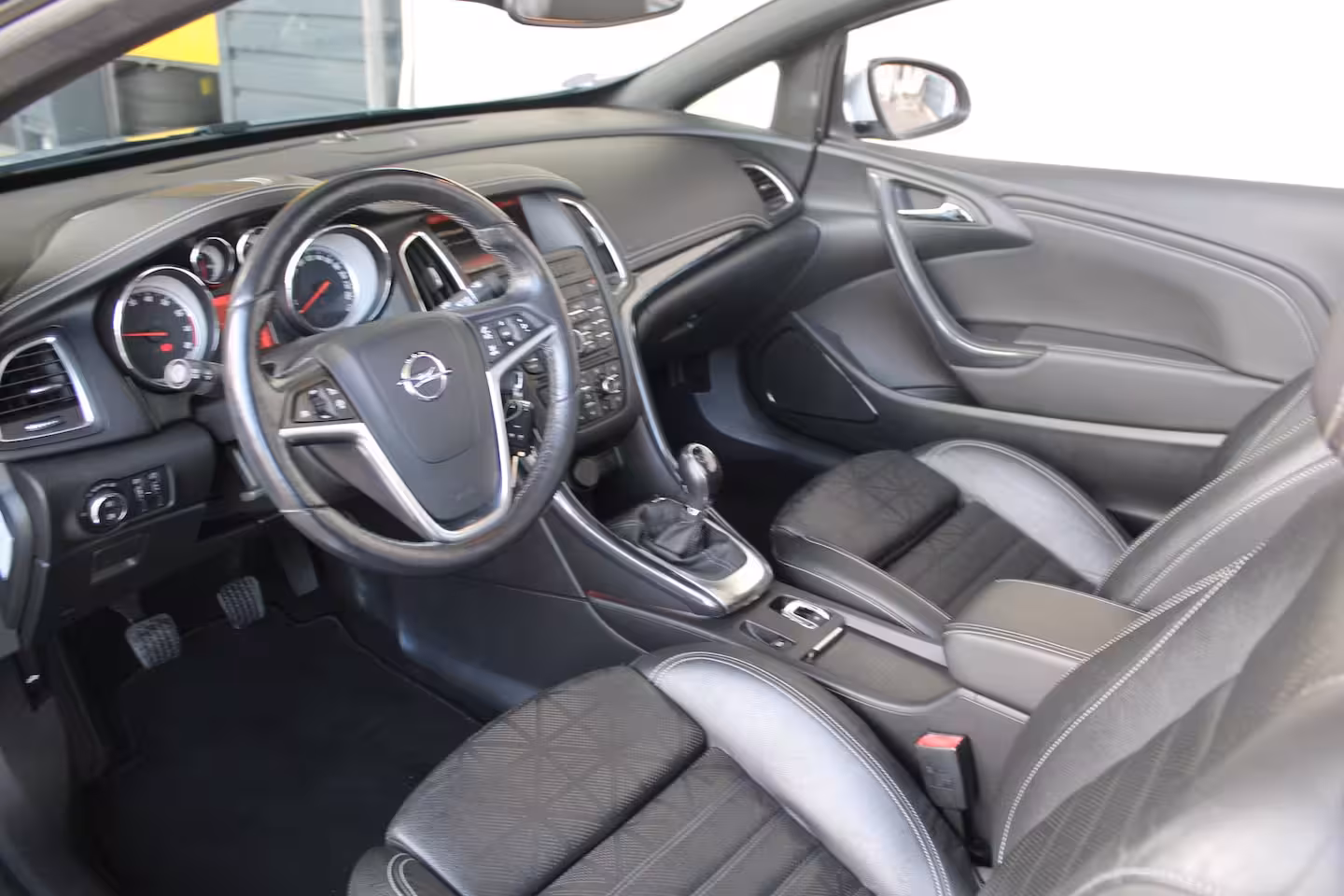 Opel Cascada 1.4 Turbo ecoFLEX Cosmo | AGR stoelen | Lederen bekleding | Navi | Parkeersensoren |