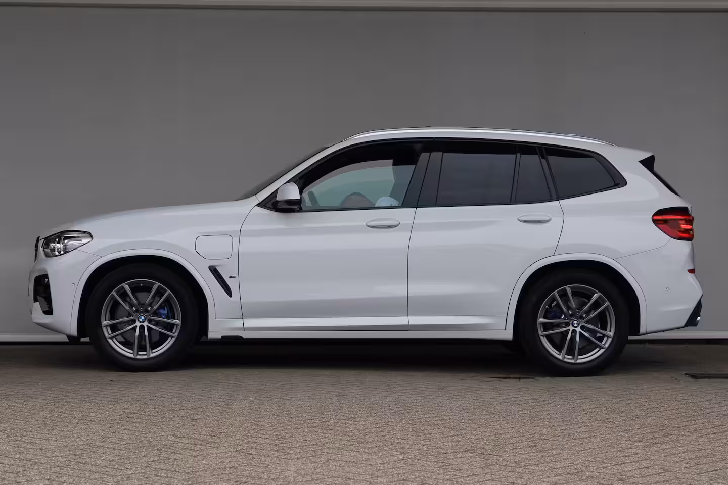 BMW X3 xDrive30e High Executive | M-sport | SOH 86% | Head-up display | Lederen bekleding | Memor