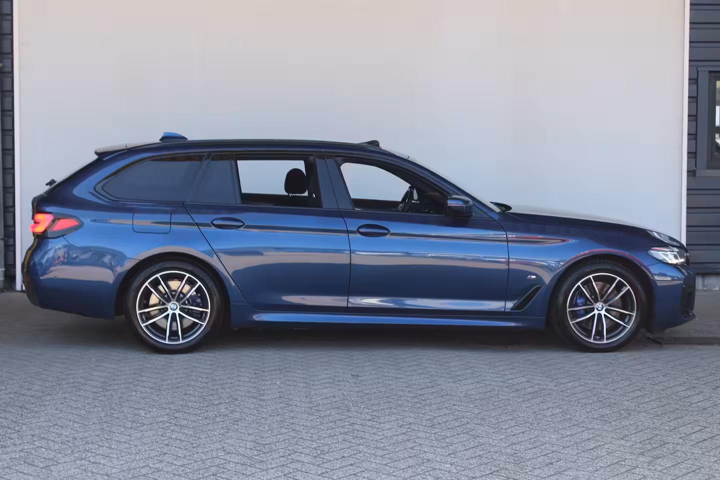 BMW 5-serie Touring 530e xDrive High Executive | M Sport | SOH 83% | Alcantara bekleding | Harman kardon audio
