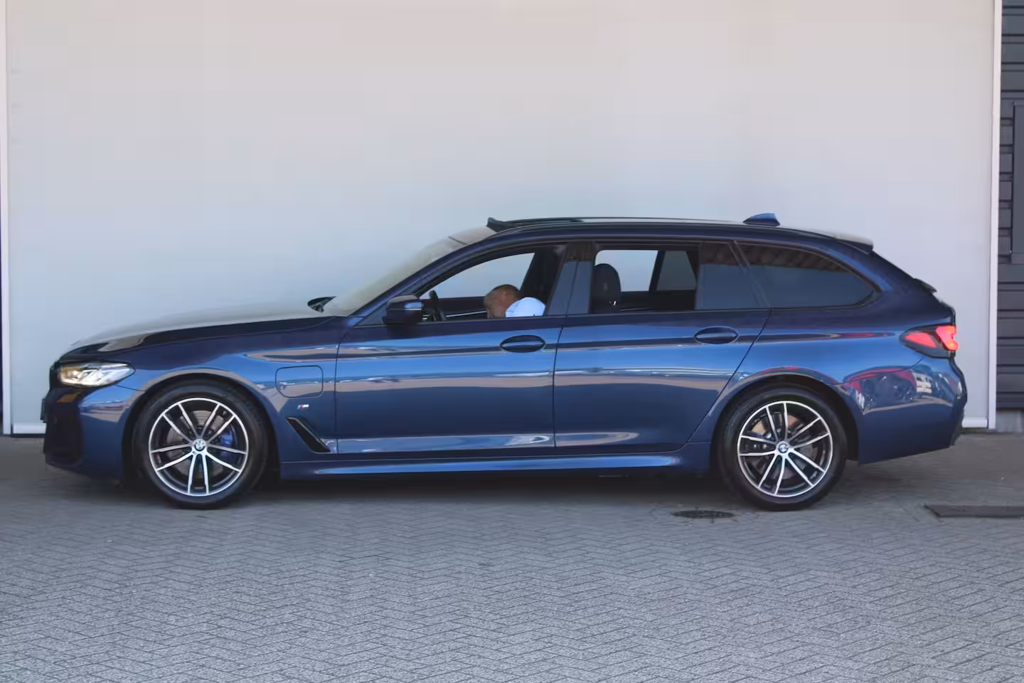 BMW 5-serie Touring 530e xDrive High Executive | M Sport | SOH 83% | Alcantara bekleding | Harman kardon audio