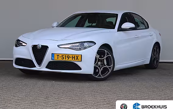 Alfa Romeo Giulia 2.0T | 19` lichtmetalen velgen | Climate control | Keyless start | Cruise control