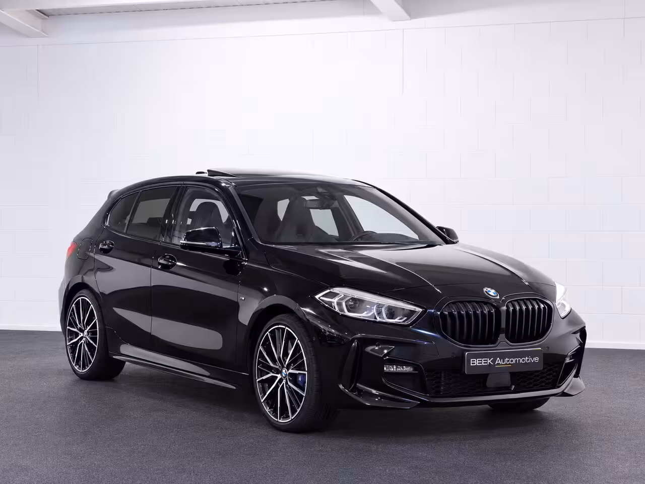 BMW 1-serie 118i | M Sport. Pro | HuD | Harman Kardon | KUIPSTOELEN