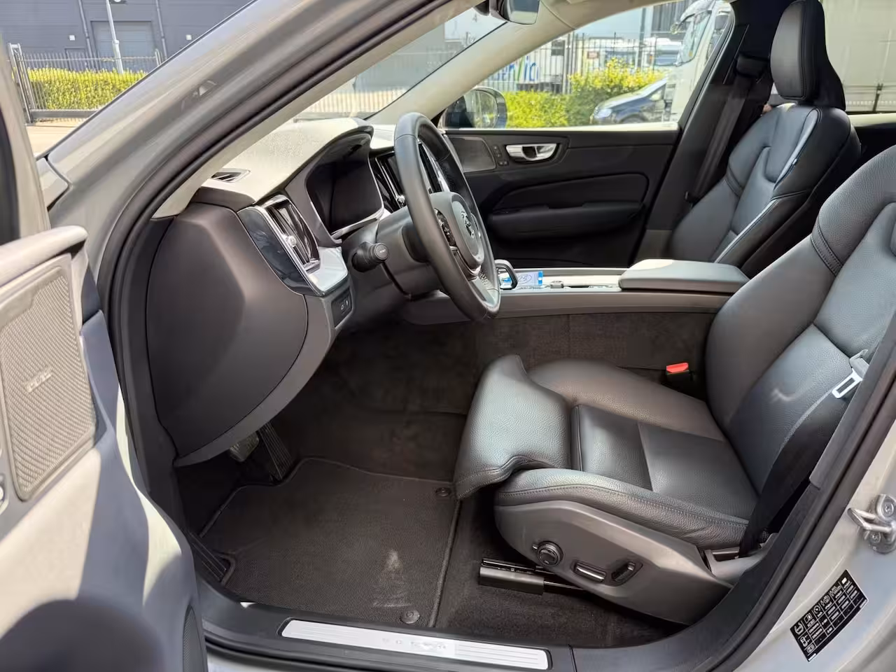 Volvo XC60 2.0 T8 Plug-in hybrid AWD Plus Black Edition