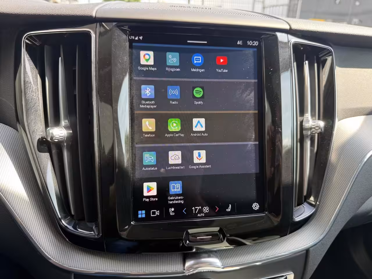 Volvo XC60 2.0 T8 Plug-in hybrid AWD Plus Black Edition