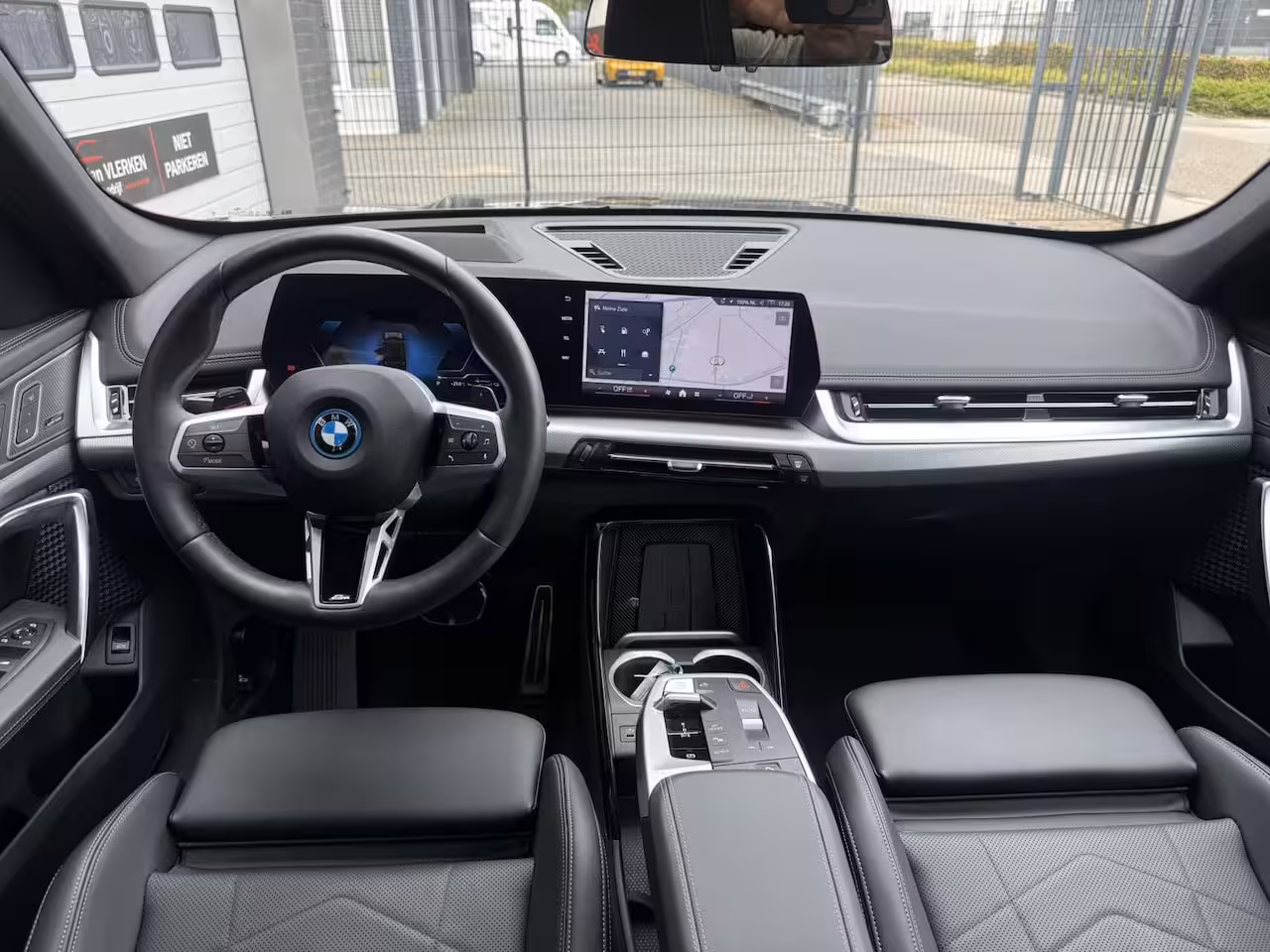 BMW X1 xDrive30e M SPORT MASSAGE , PANO , LEER , HEAD UP