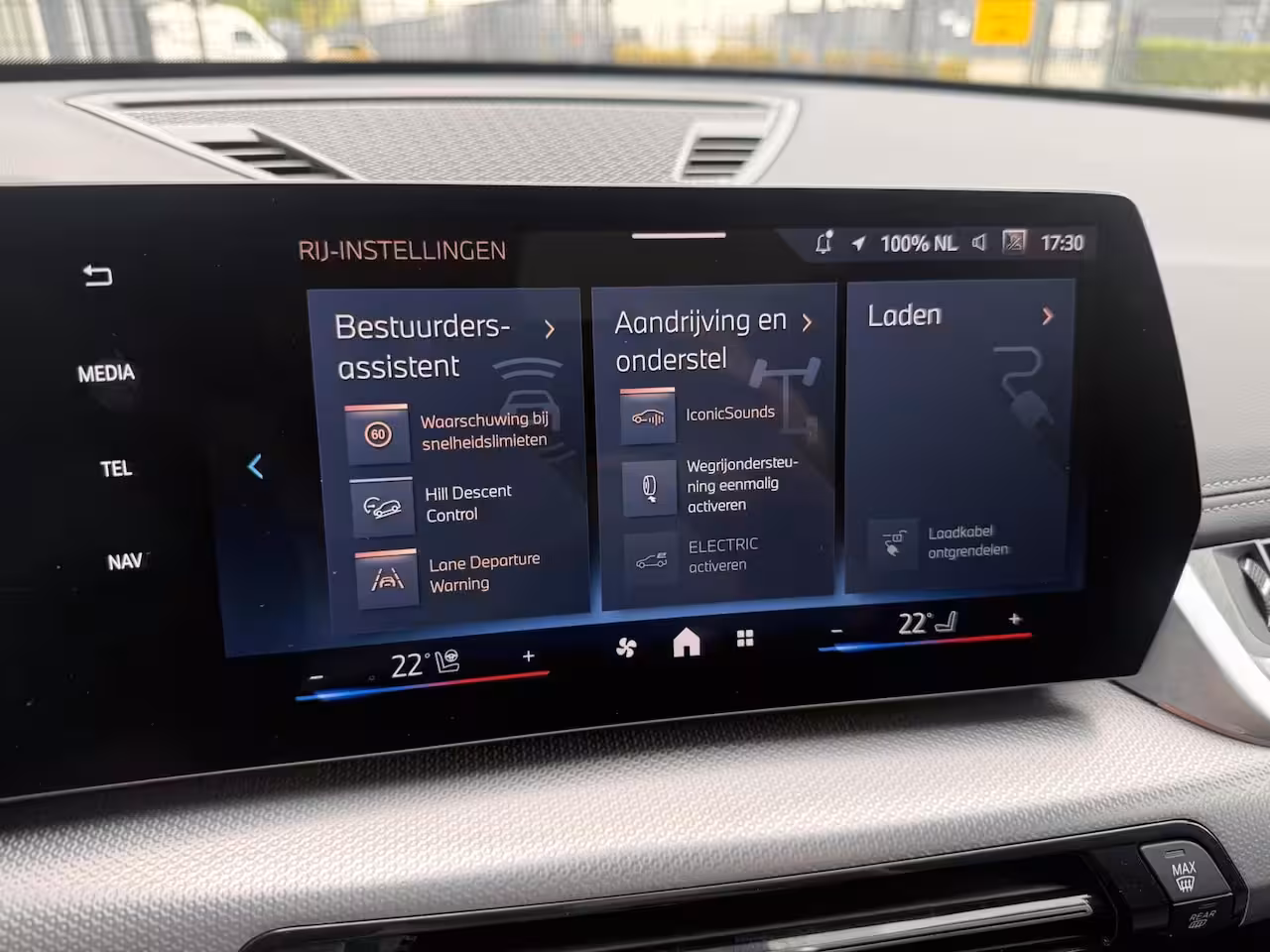 BMW X1 xDrive30e M SPORT MASSAGE , PANO , LEER , HEAD UP