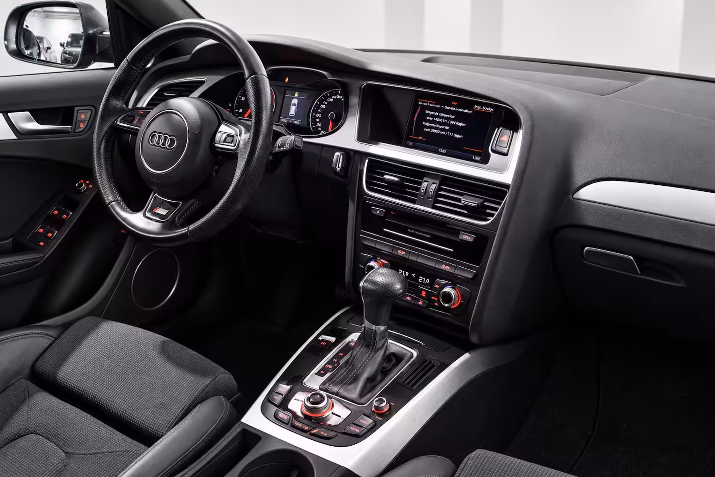 Audi A4 Avant 1.8 TFSI S Edition | B&O | Trekhaak | Cruise Control