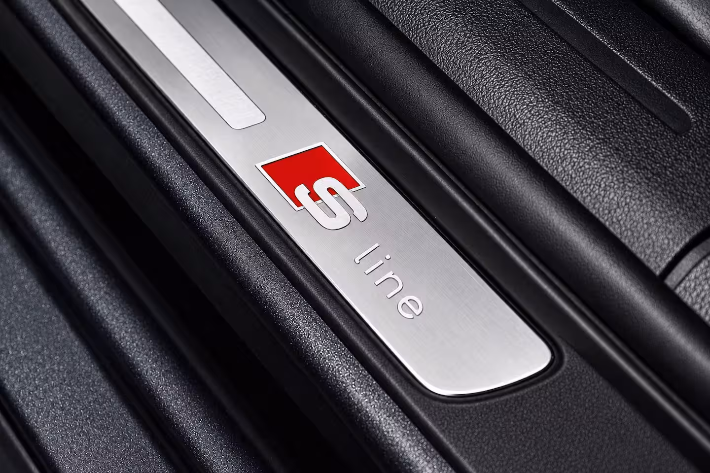 Audi A4 Avant 1.8 TFSI S Edition | B&O | Trekhaak | Cruise Control