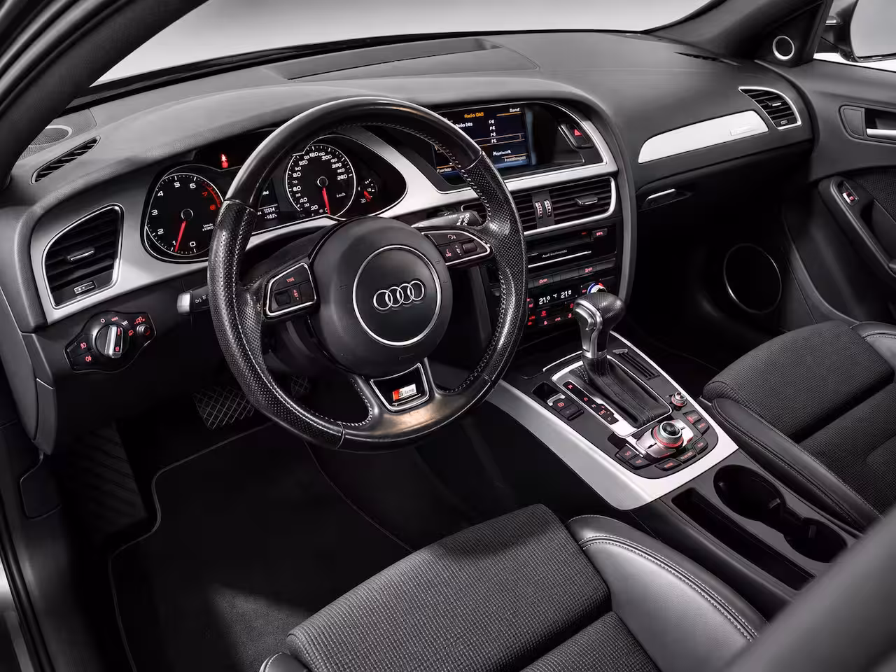 Audi A4 Avant 1.8 TFSI S Edition | B&O | Trekhaak | Cruise Control