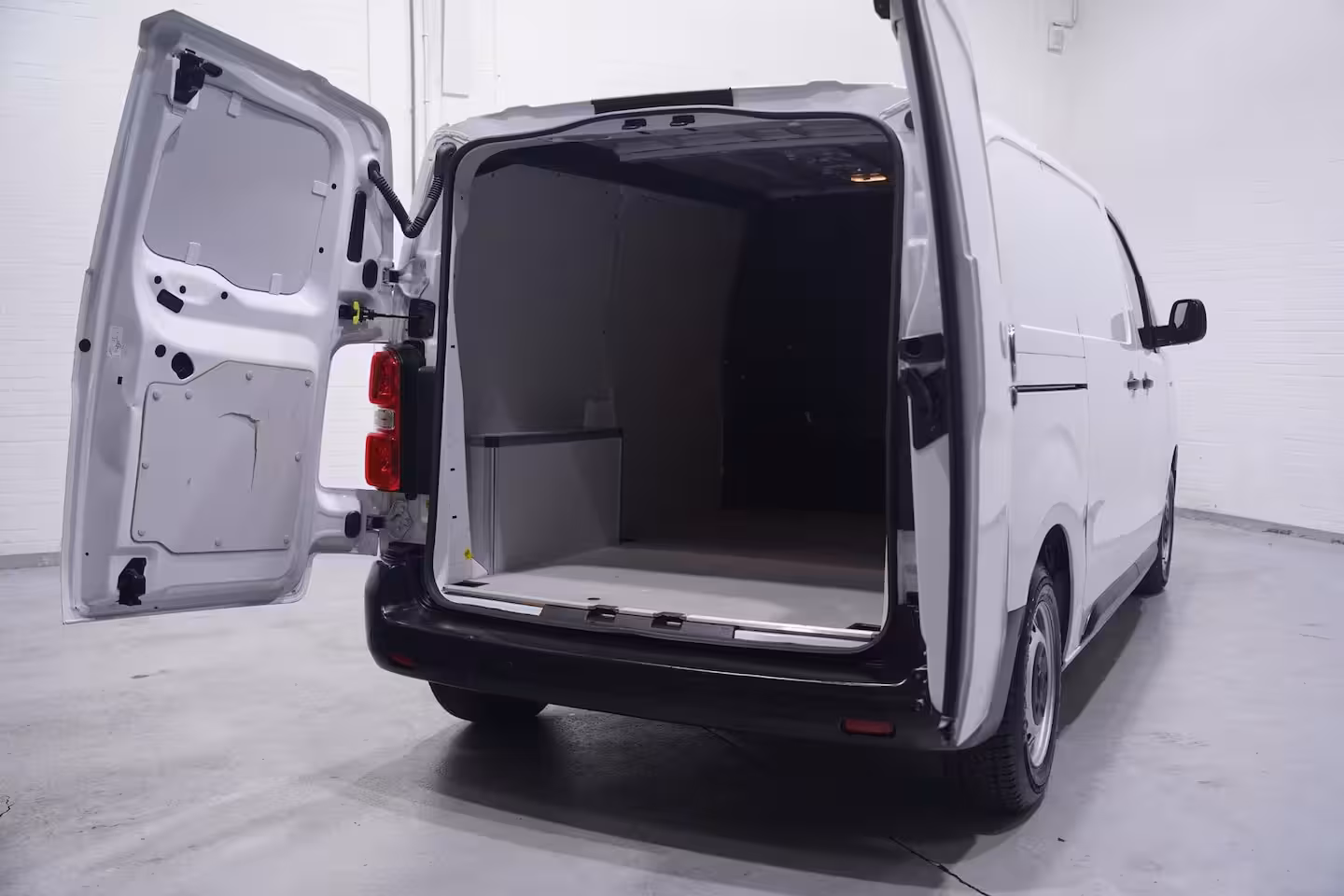 Fiat Scudo 2.0 MultiJet 145 pk L2H1 Airco, Apple Carplay Cruise Control, Laadruimte Pakket, PDC achte