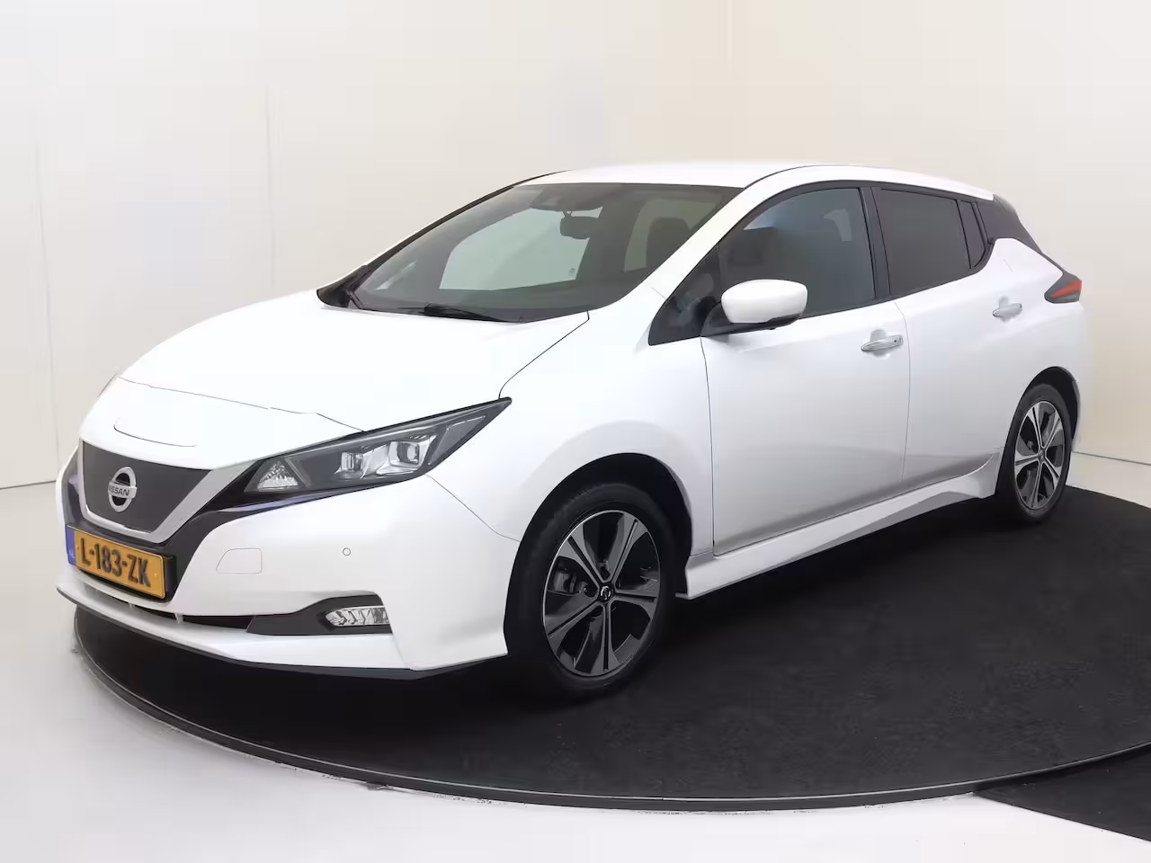 Nissan LEAF e+ N-Connecta 62 kWh |BTW| AUTOMAAT | Navigatie | 360 Camera| Cruise & Climate Control