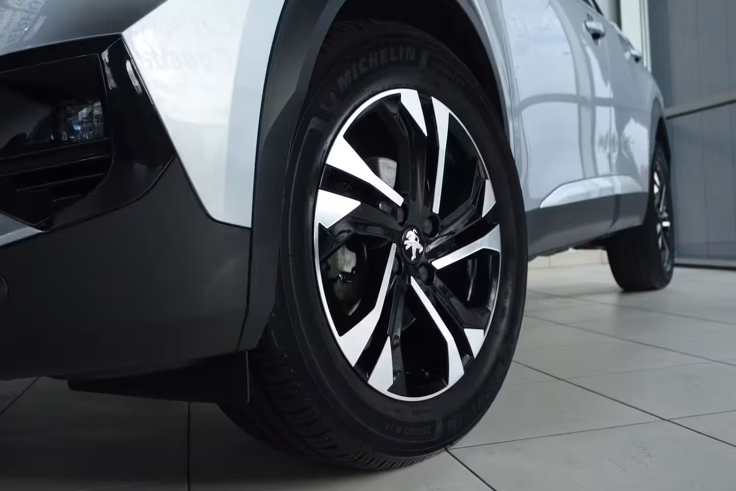 Peugeot 2008 1.2 Turbo Allure | Cruise Control | Camera | Navi | Keyless | LED | Carplay | Climate | i
