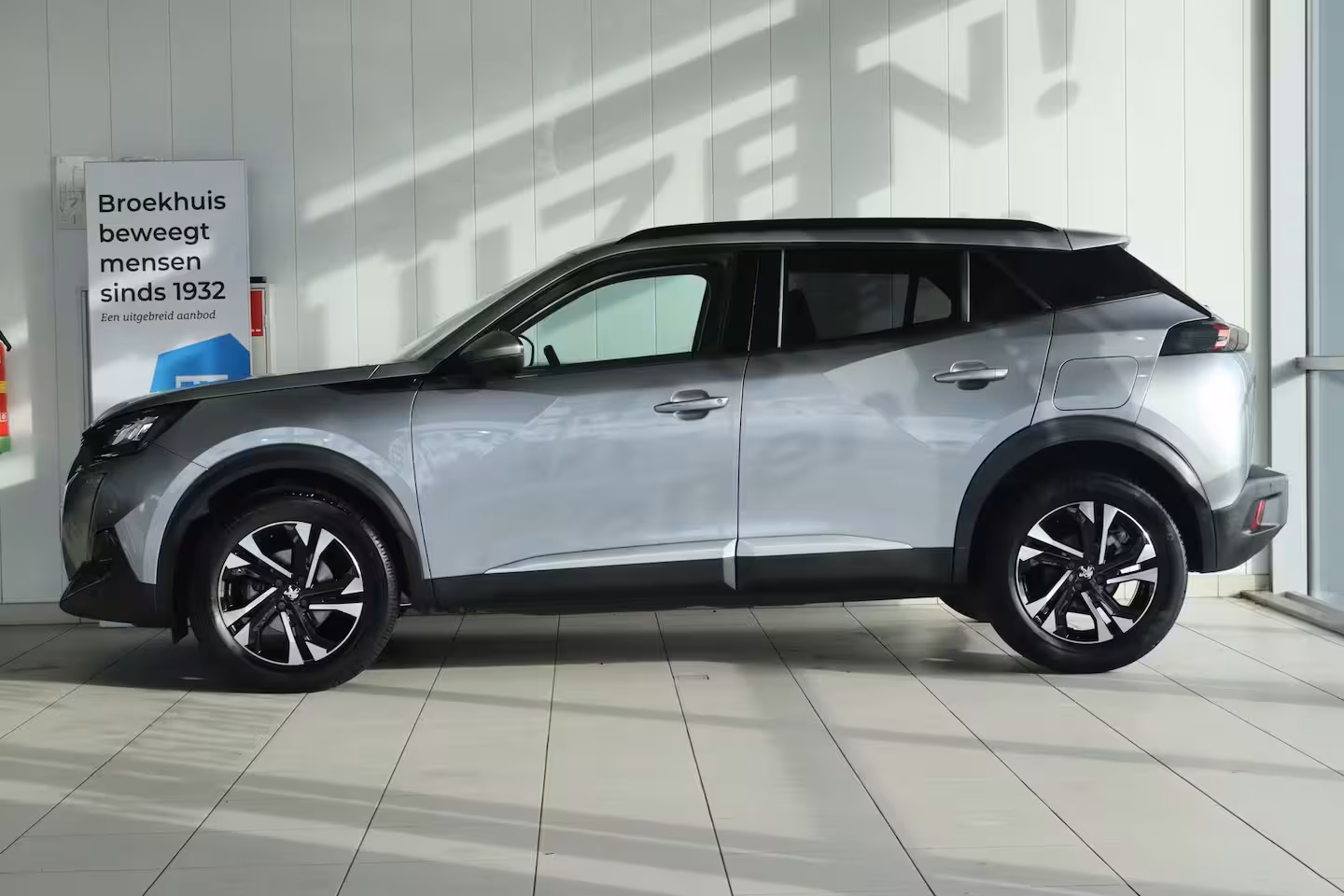 Peugeot 2008 1.2 Turbo Allure | Cruise Control | Camera | Navi | Keyless | LED | Carplay | Climate | i