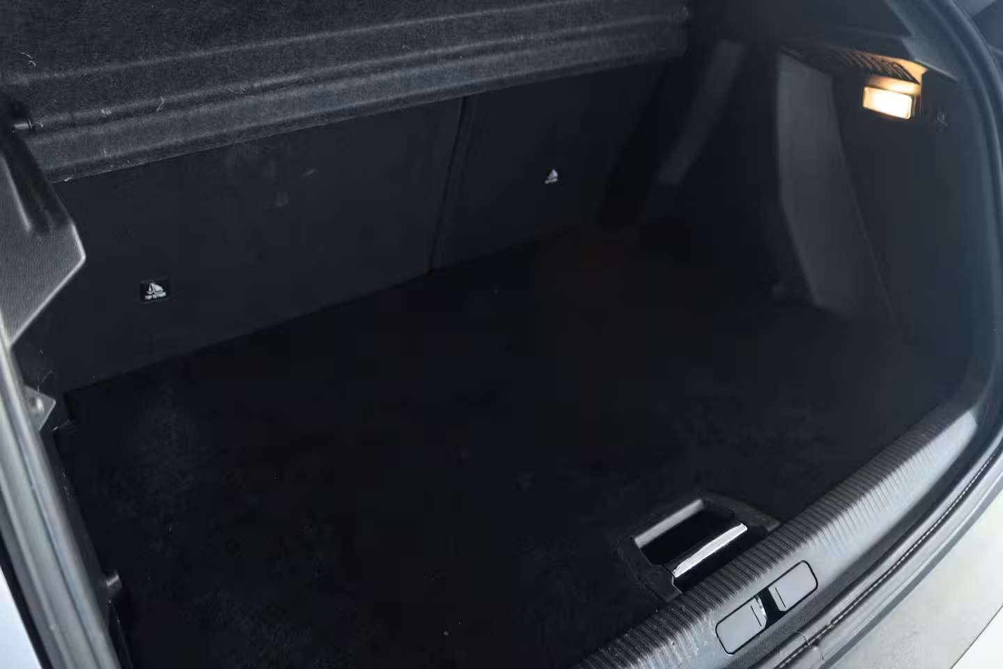 Peugeot 2008 1.2 Turbo Allure | Cruise Control | Camera | Navi | Keyless | LED | Carplay | Climate | i