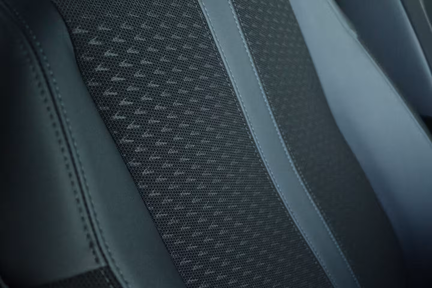 Peugeot 2008 1.2 Turbo Allure | Cruise Control | Camera | Navi | Keyless | LED | Carplay | Climate | i