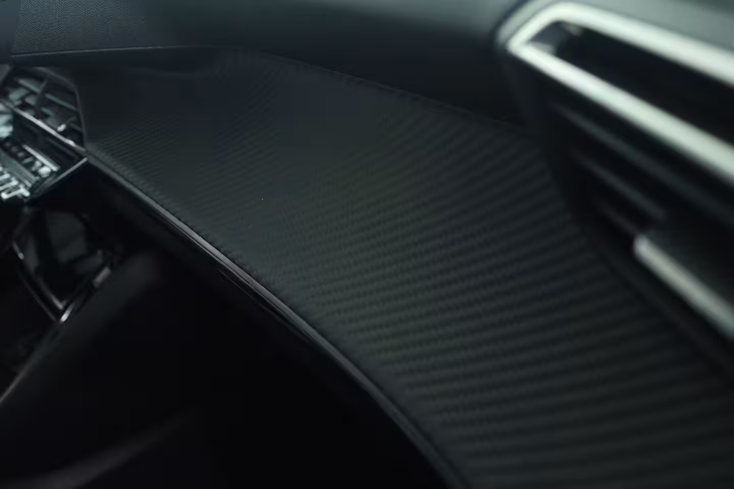 Peugeot 2008 1.2 Turbo Allure | Cruise Control | Camera | Navi | Keyless | LED | Carplay | Climate | i