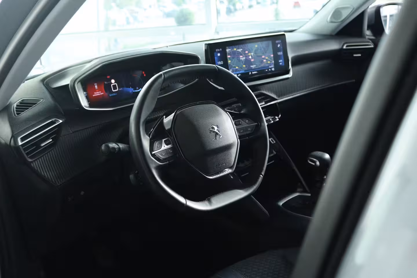 Peugeot 2008 1.2 Turbo Allure | Cruise Control | Camera | Navi | Keyless | LED | Carplay | Climate | i