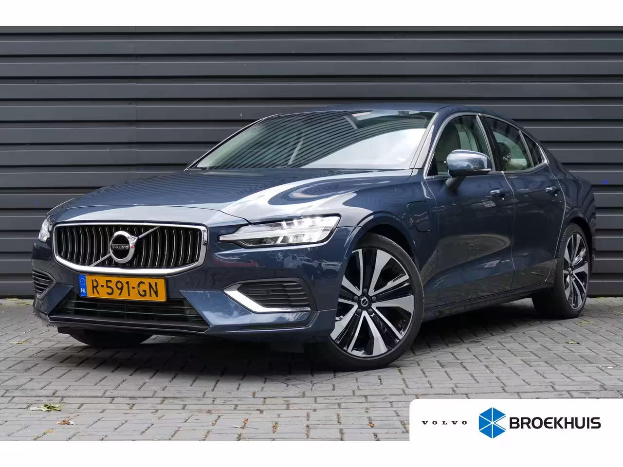 Volvo S60 2.0 RECHARGE T8 AWD INSCRIPTION AUTOMAAT / NAVI / LEDER / CLIMA / 19"LMV / CAMERA / MEMORY