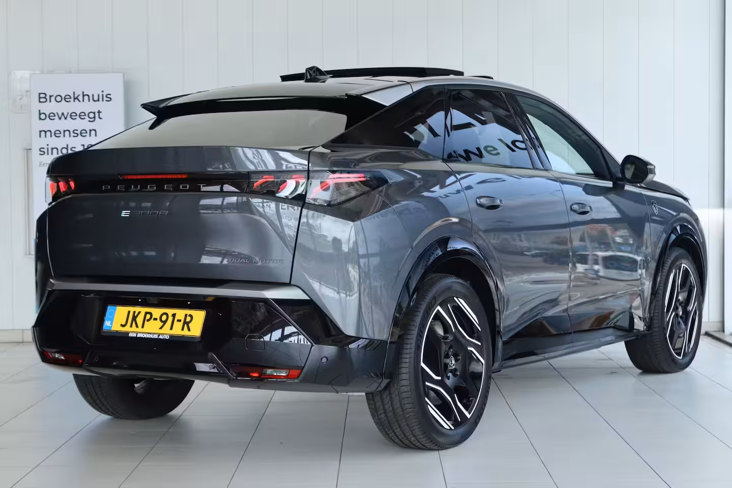 Peugeot e-3008 73 kWh DUAL MOTOR 325PK Launch Edition DEMO-DEAL | Adapt. Cruise | Focal Audio | Massage |