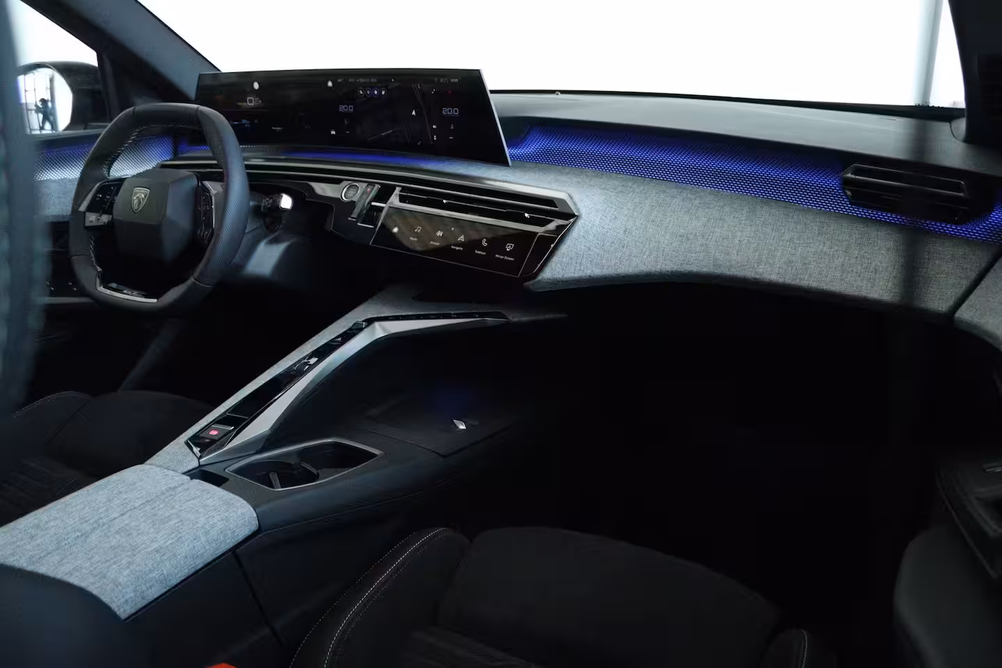 Peugeot e-3008 73 kWh DUAL MOTOR 325PK Launch Edition DEMO-DEAL | Adapt. Cruise | Focal Audio | Massage |