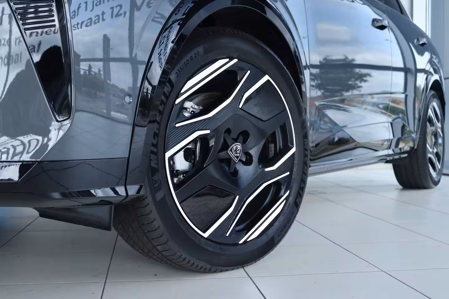 Peugeot e-3008 73 kWh DUAL MOTOR 325PK Launch Edition DEMO-DEAL | Adapt. Cruise | Focal Audio | Massage |