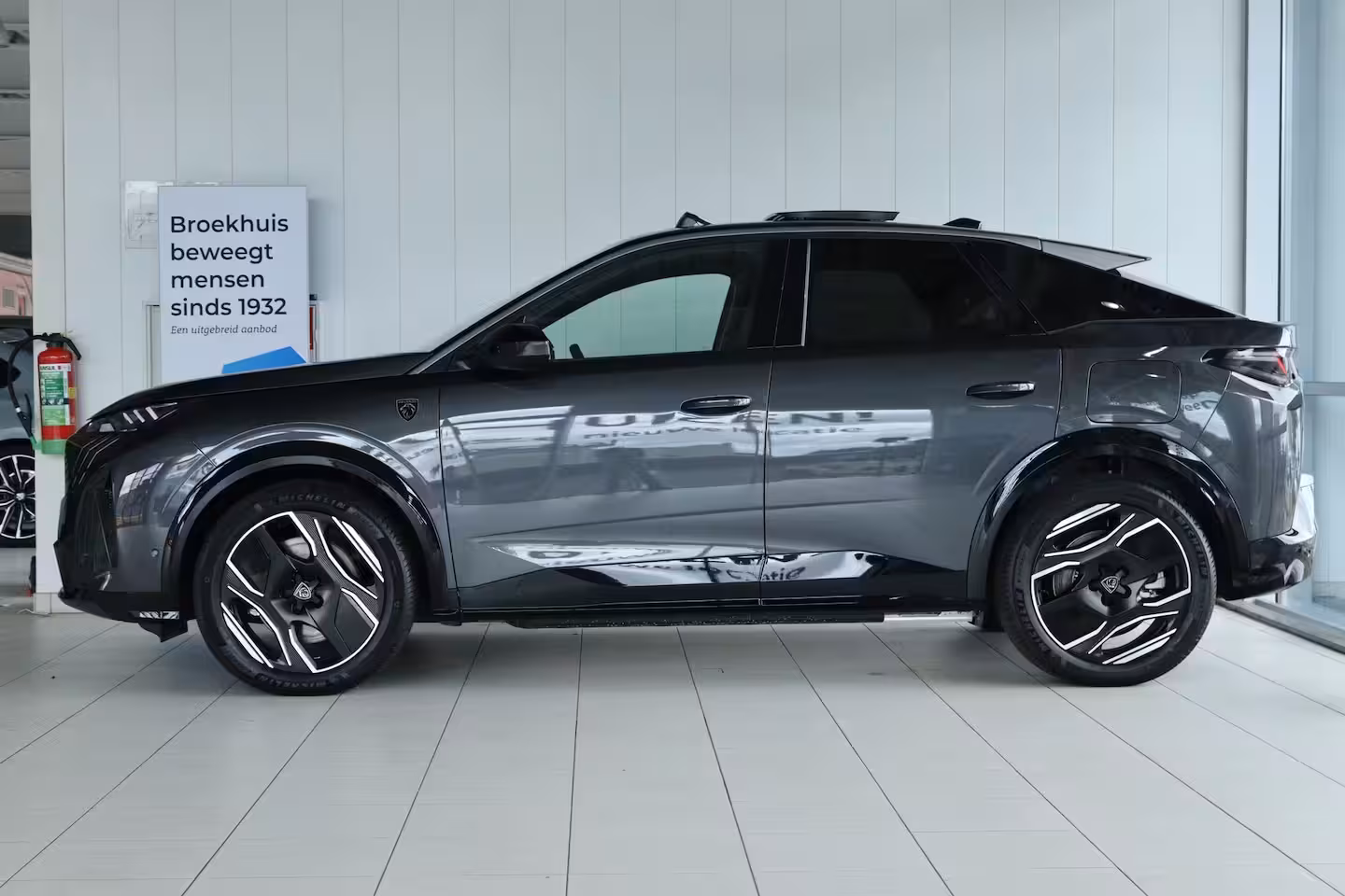 Peugeot e-3008 73 kWh DUAL MOTOR 325PK Launch Edition DEMO-DEAL | Adapt. Cruise | Focal Audio | Massage |