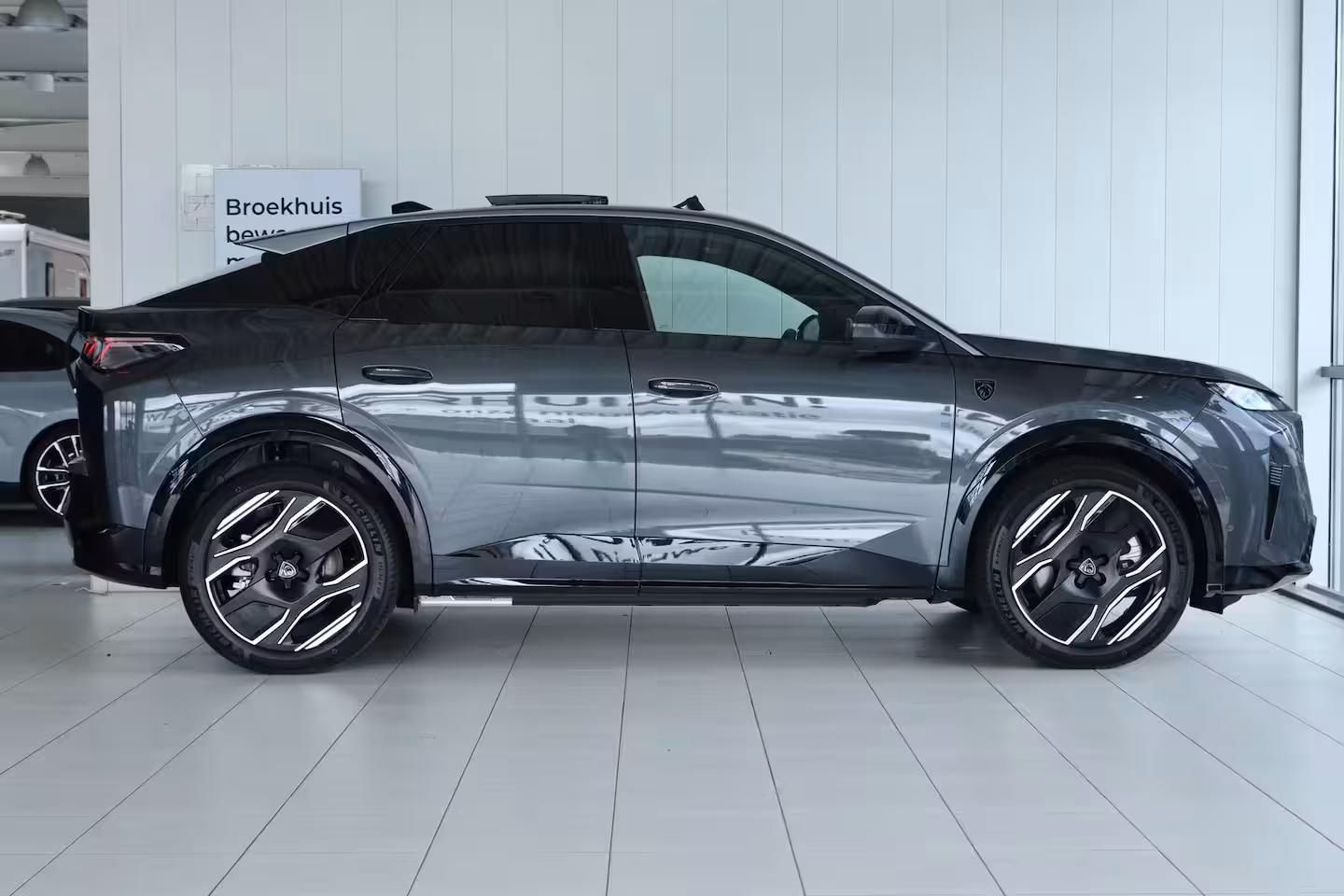 Peugeot e-3008 73 kWh DUAL MOTOR 325PK Launch Edition DEMO-DEAL | Adapt. Cruise | Focal Audio | Massage |
