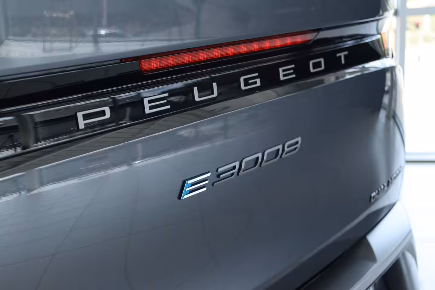Peugeot e-3008 73 kWh DUAL MOTOR 325PK Launch Edition DEMO-DEAL | Adapt. Cruise | Focal Audio | Massage |
