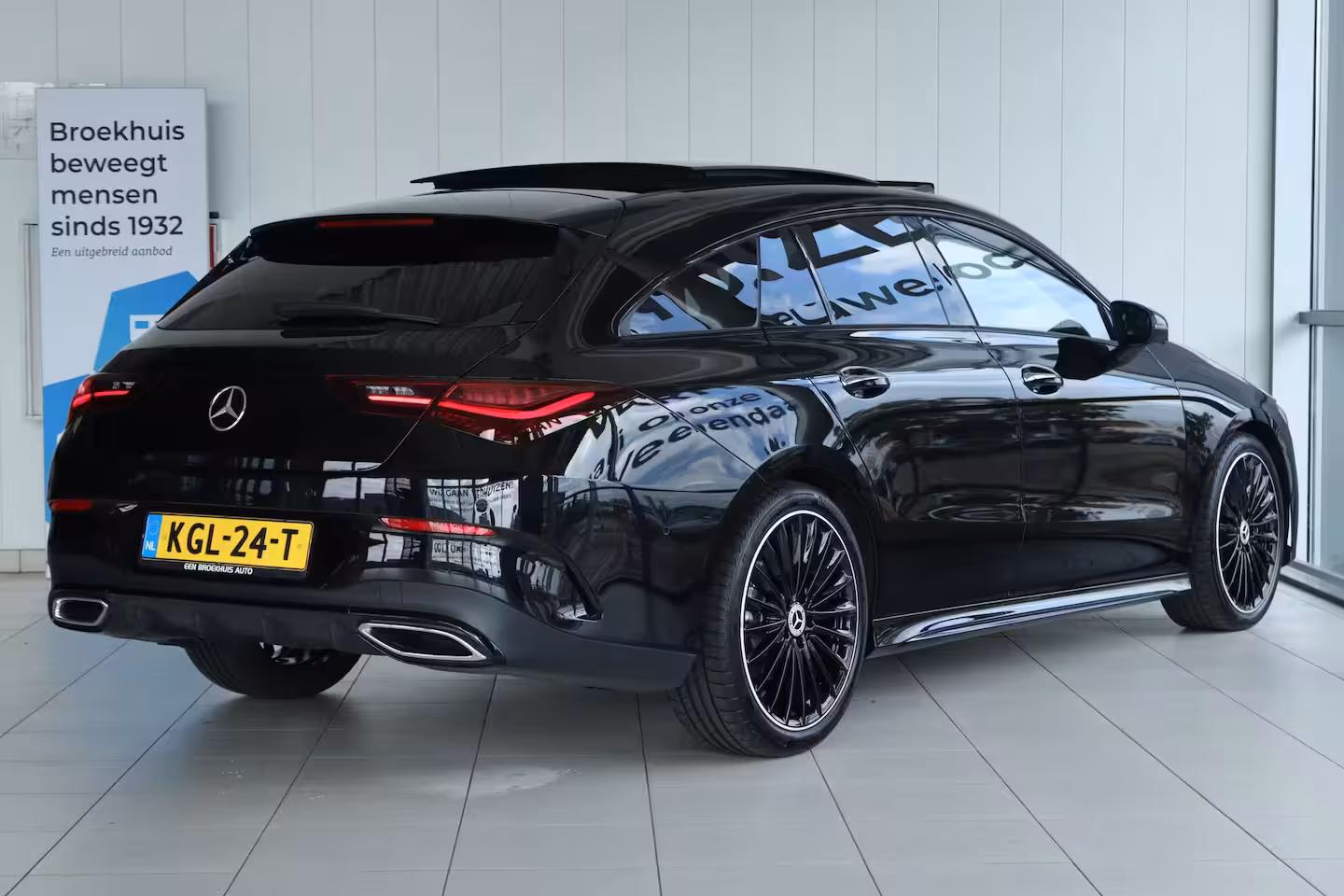 Mercedes-Benz CLA-klasse Shooting Brake 200 AMG Line | Adapt. Cruise | Burmester Surround | Head-up | 360 Camera | Memory | Schuif