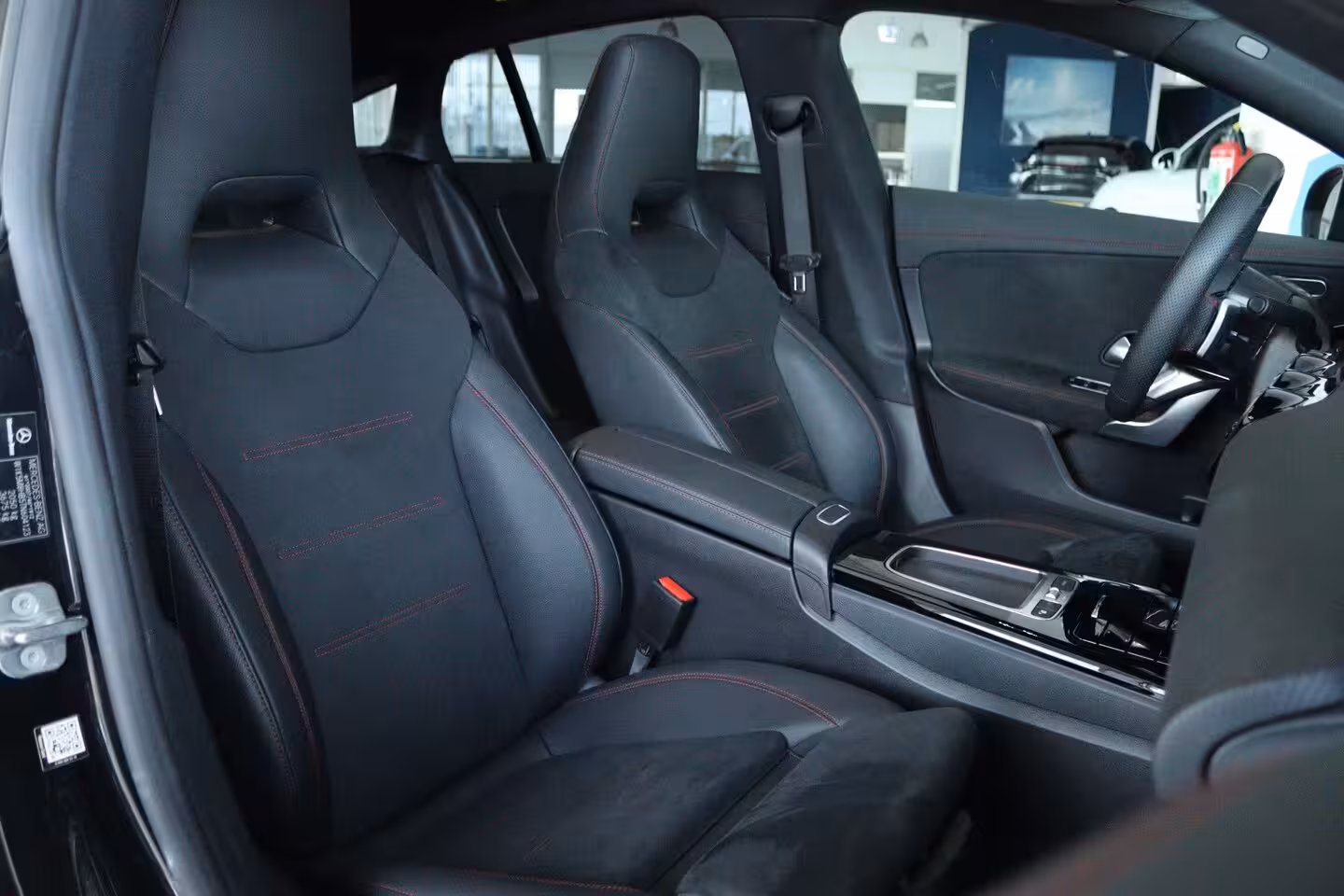 Mercedes-Benz CLA-klasse Shooting Brake 200 AMG Line | Adapt. Cruise | Burmester Surround | Head-up | 360 Camera | Memory | Schuif